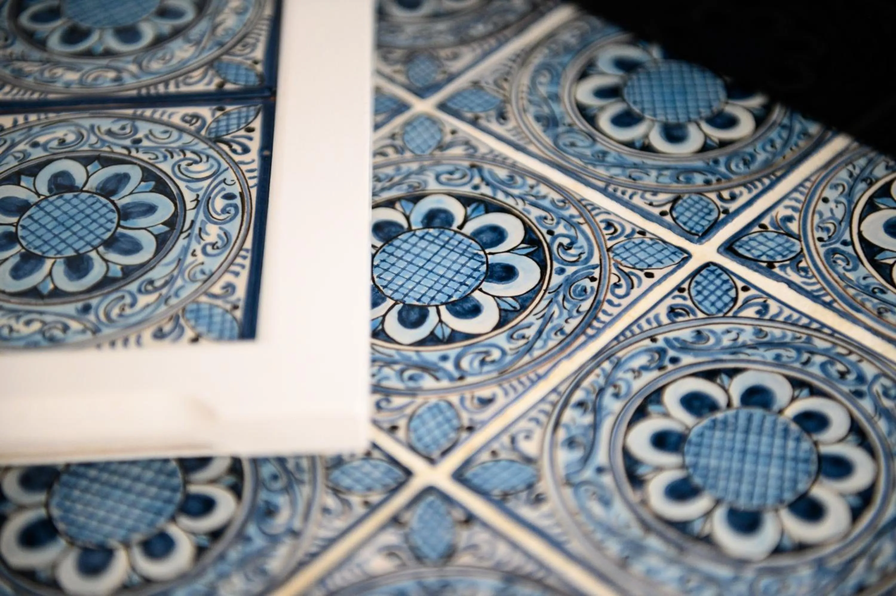 Decorative detail in CasAlice B&B Napoli