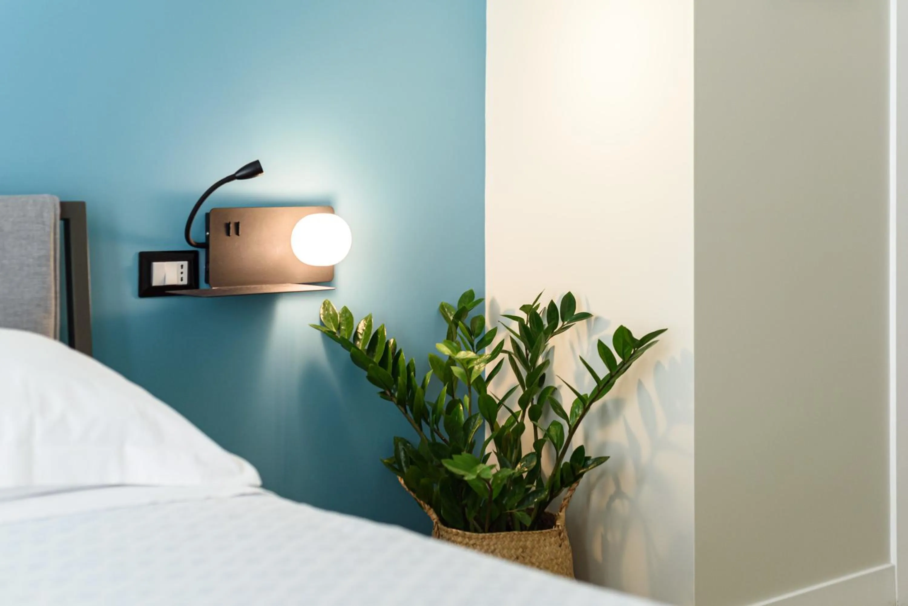 Decorative detail, Bed in CasAlice B&B Napoli