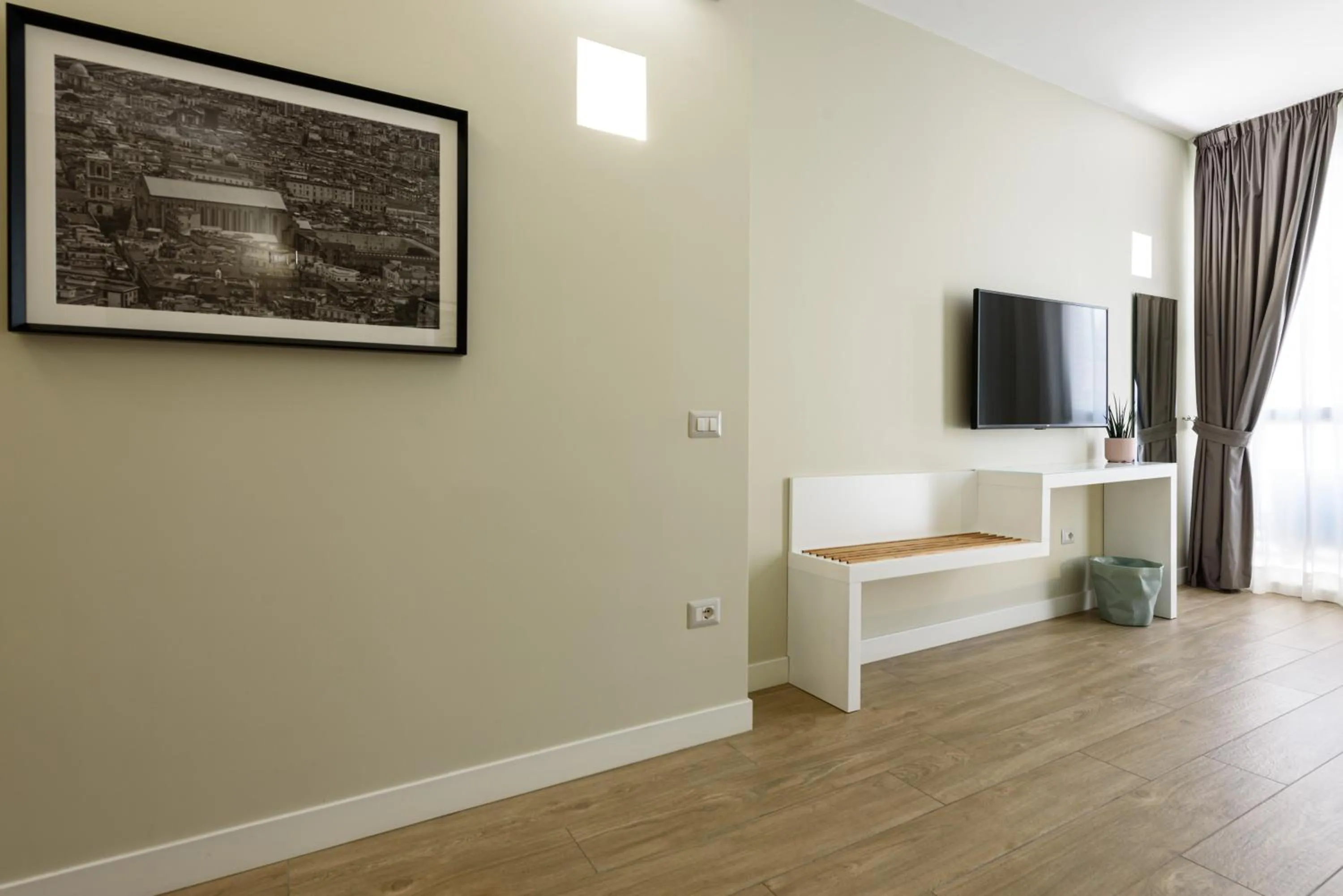 TV and multimedia, TV/Entertainment Center in CasAlice B&B Napoli