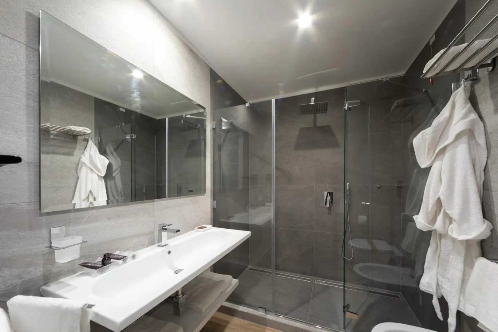 Shower, Bathroom in CasAlice B&B Napoli