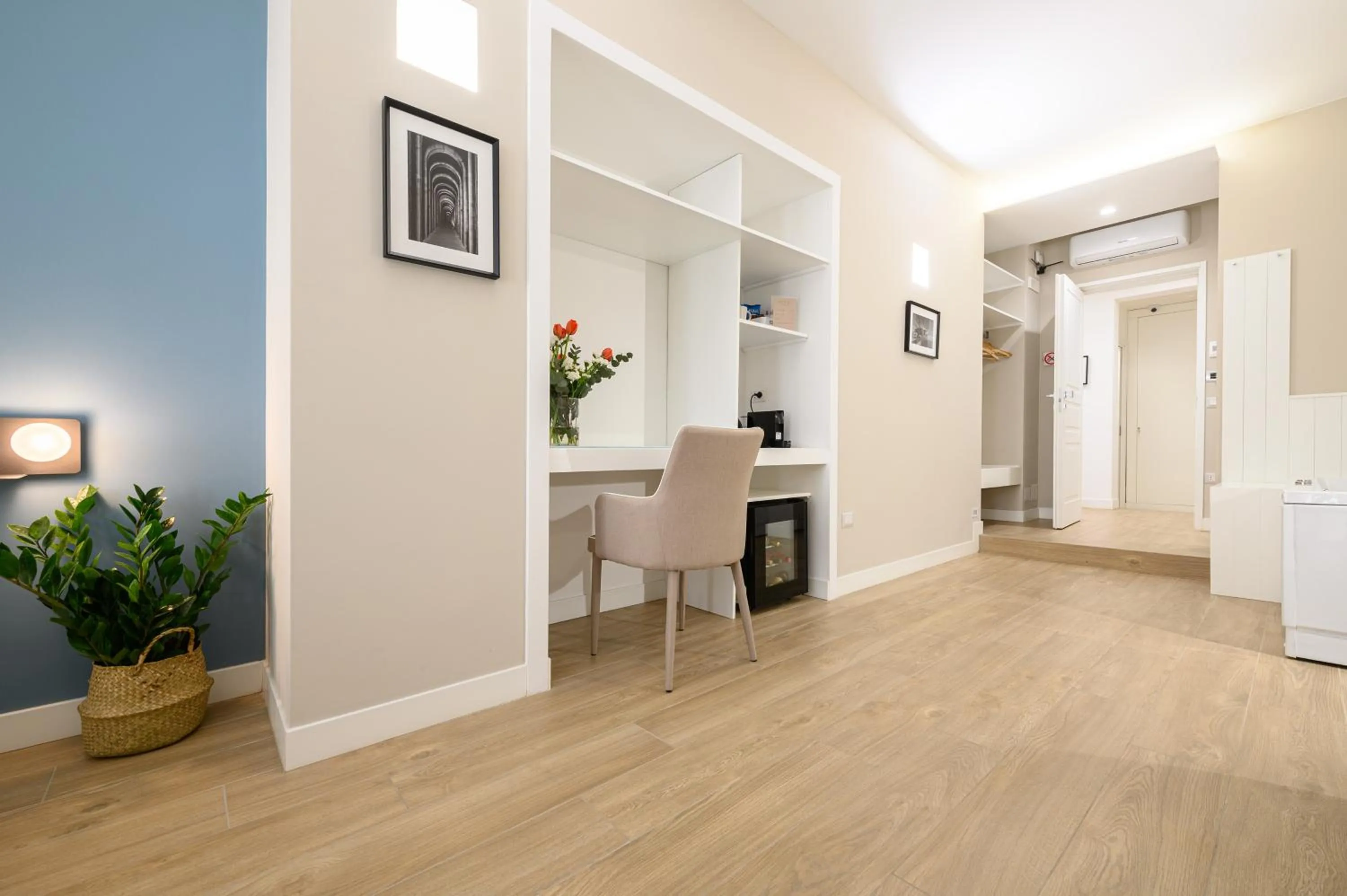 Kitchen or kitchenette, Dining Area in CasAlice B&B Napoli