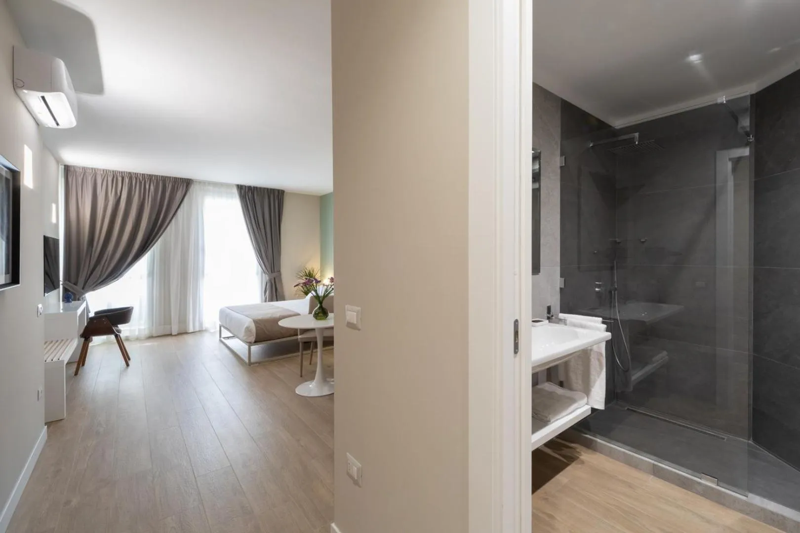 Shower, Bathroom in CasAlice B&B Napoli