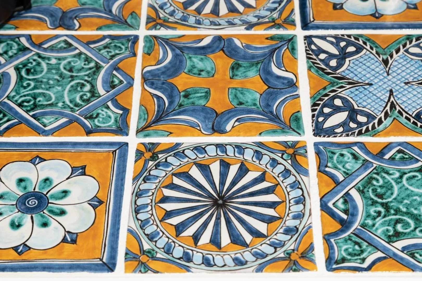 Decorative detail in CasAlice B&B Napoli