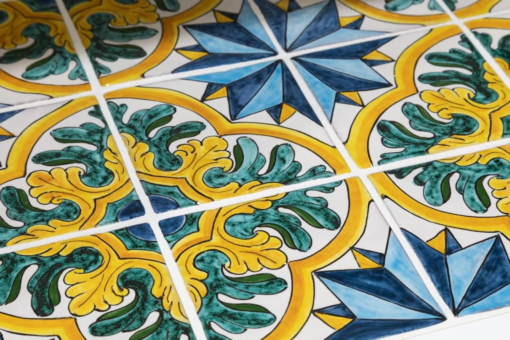 Decorative detail in CasAlice B&B Napoli