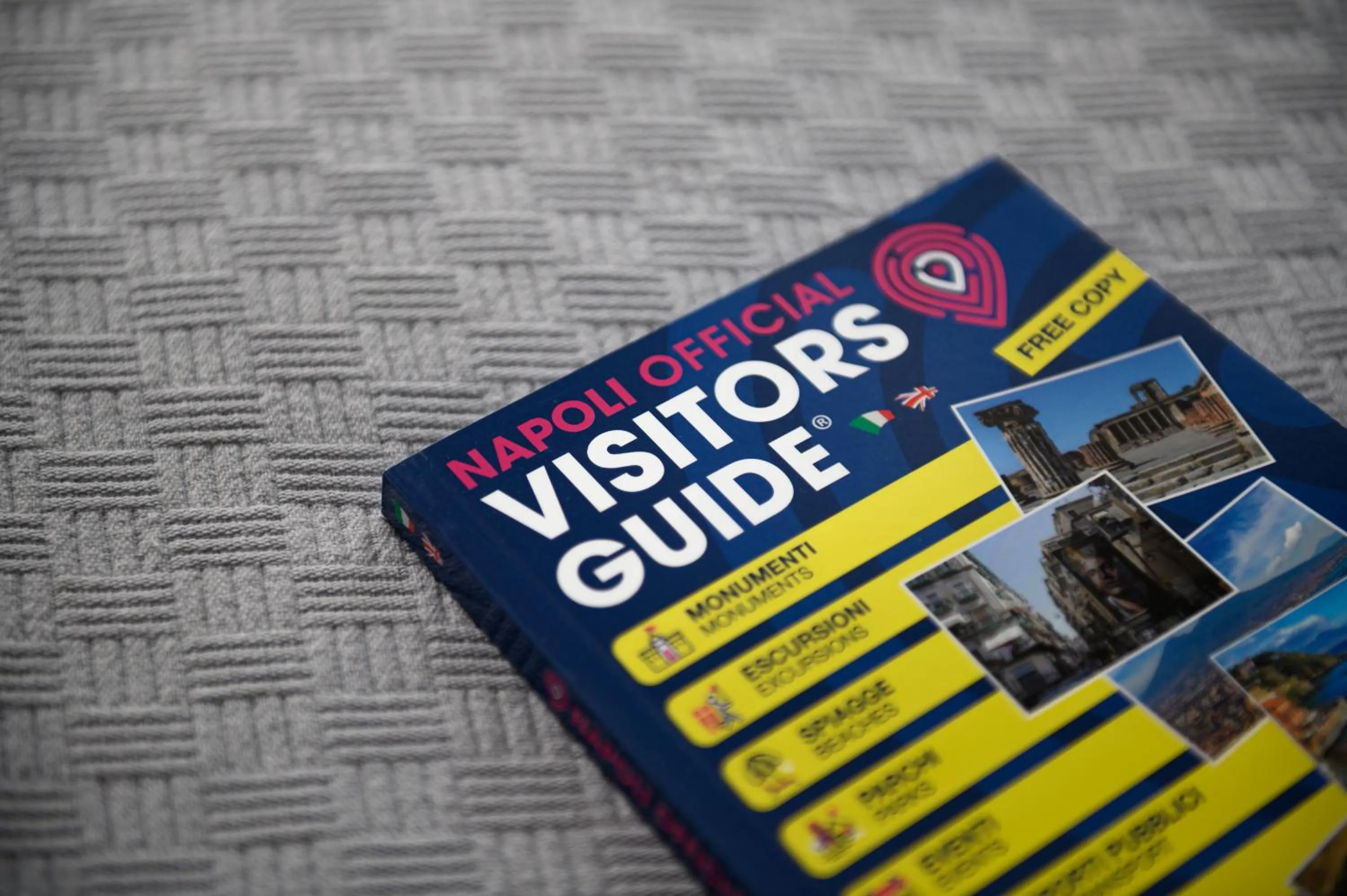 Decorative detail in CasAlice B&B Napoli