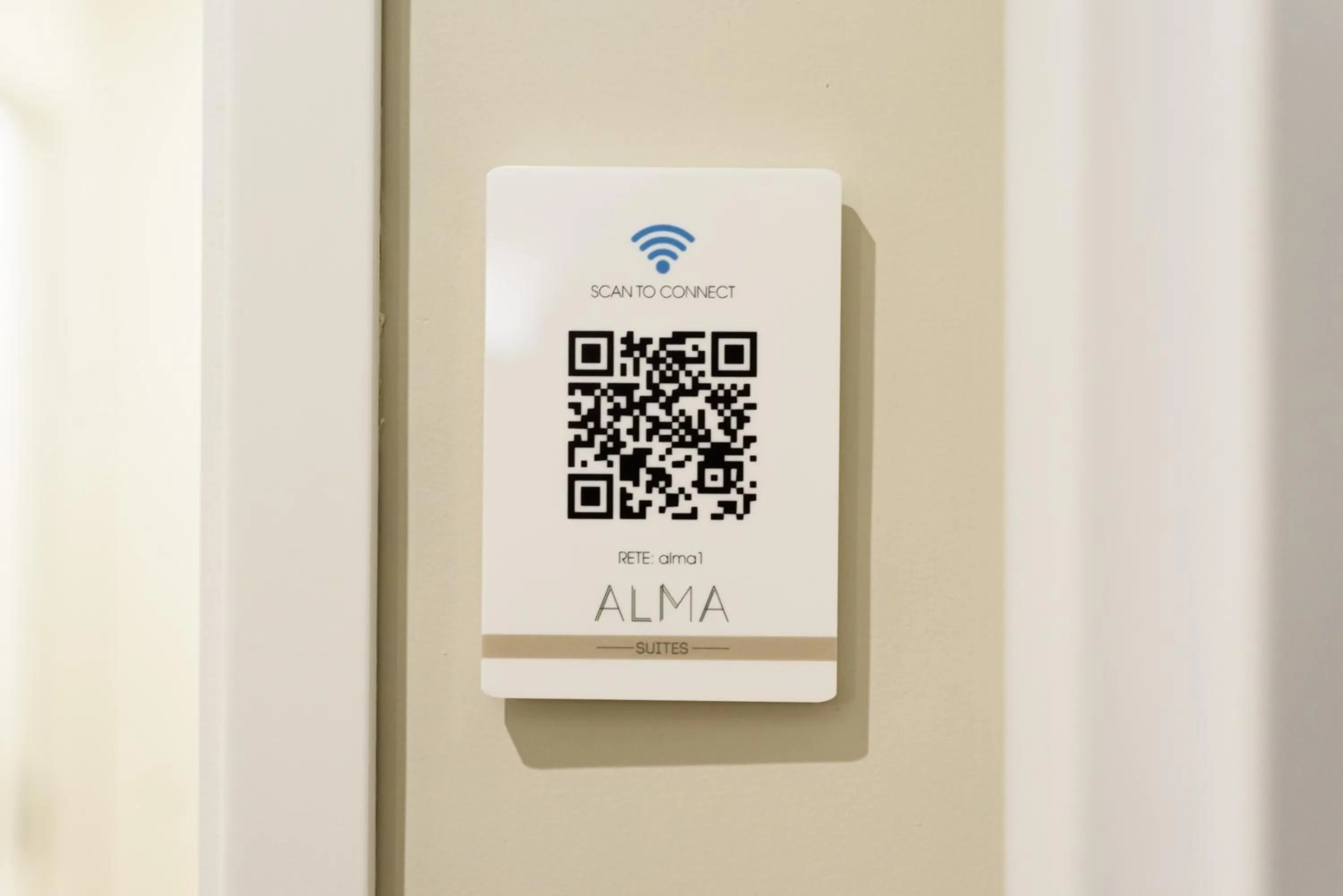 Text overlay in CasAlice B&B Napoli