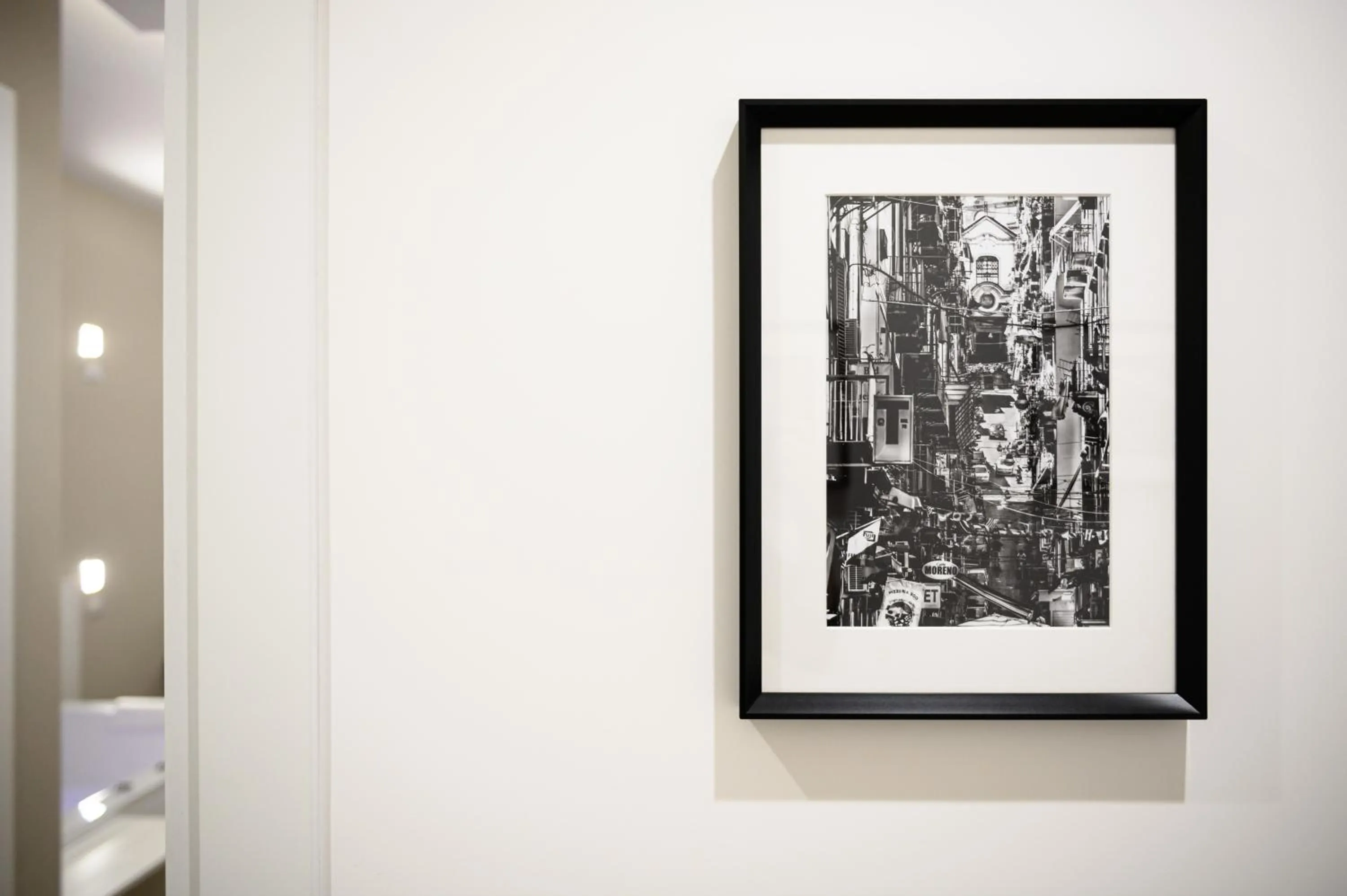 Decorative detail in CasAlice B&B Napoli