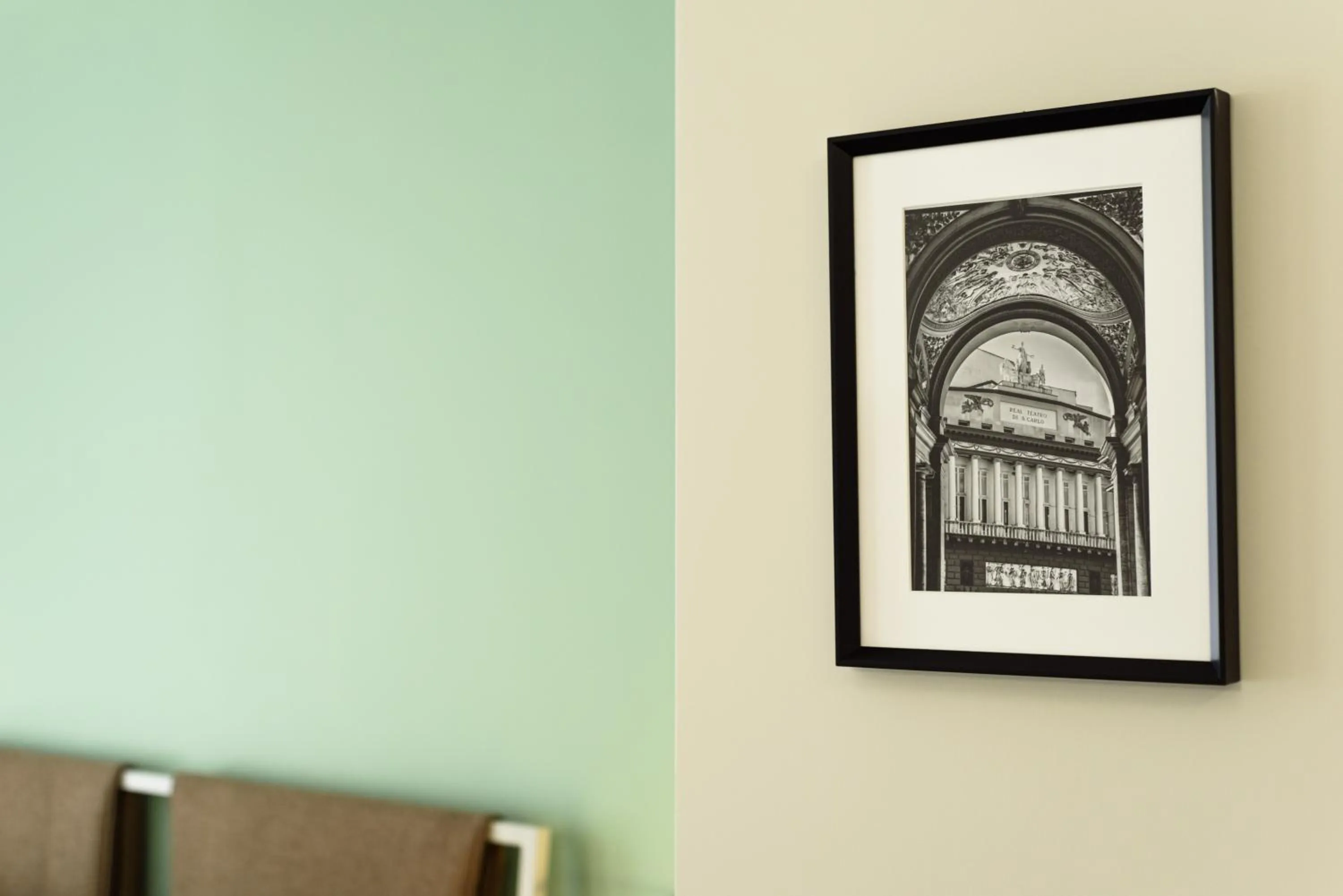 Decorative detail in CasAlice B&B Napoli