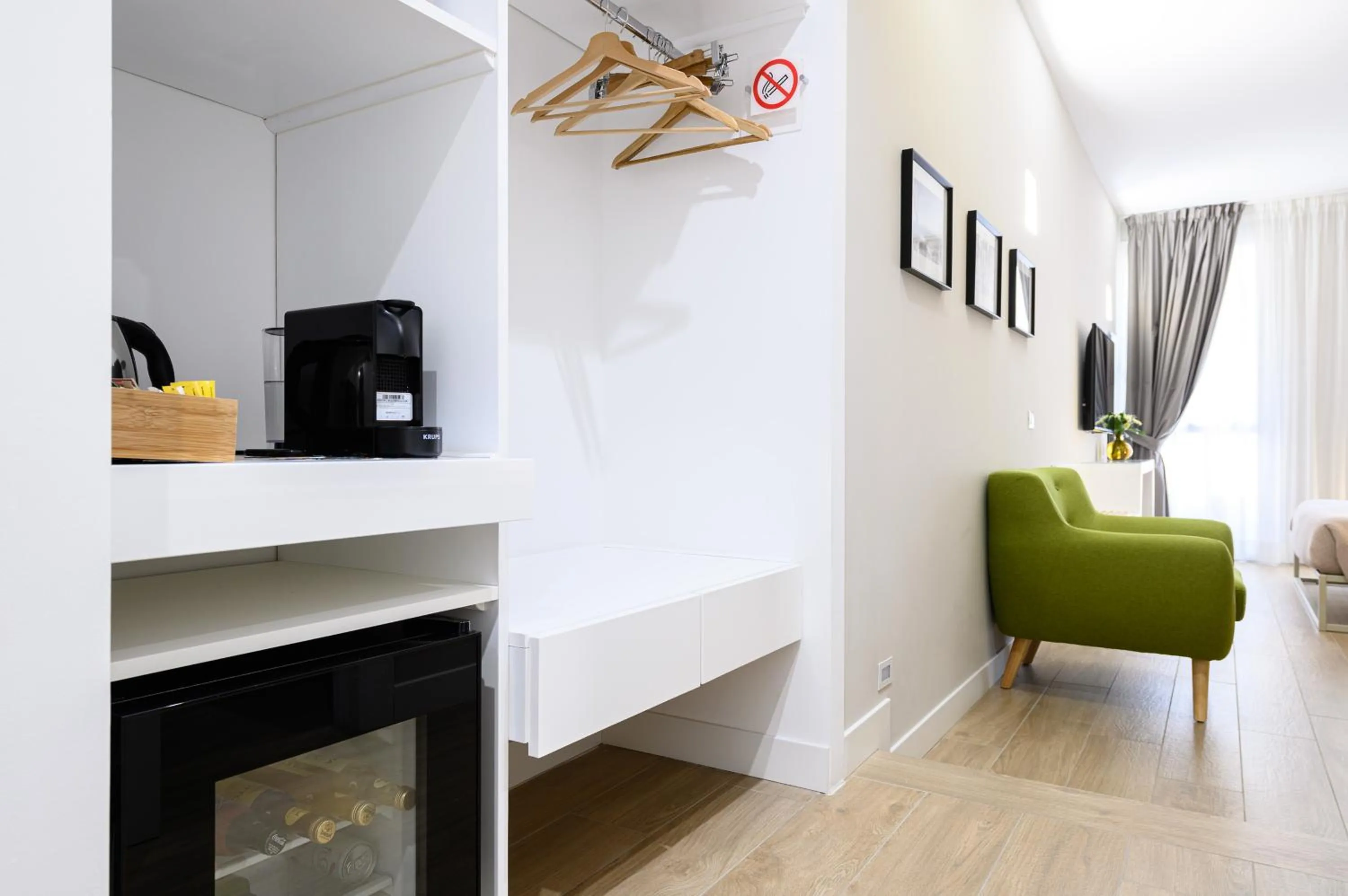 Coffee/tea facilities, TV/Entertainment Center in CasAlice B&B Napoli