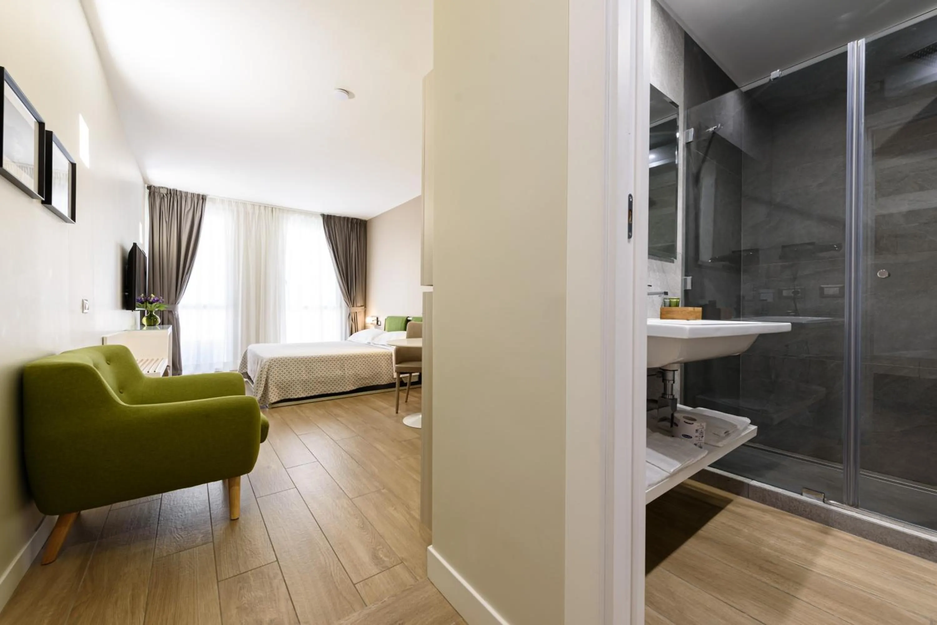 Bathroom, Bed in CasAlice B&B Napoli