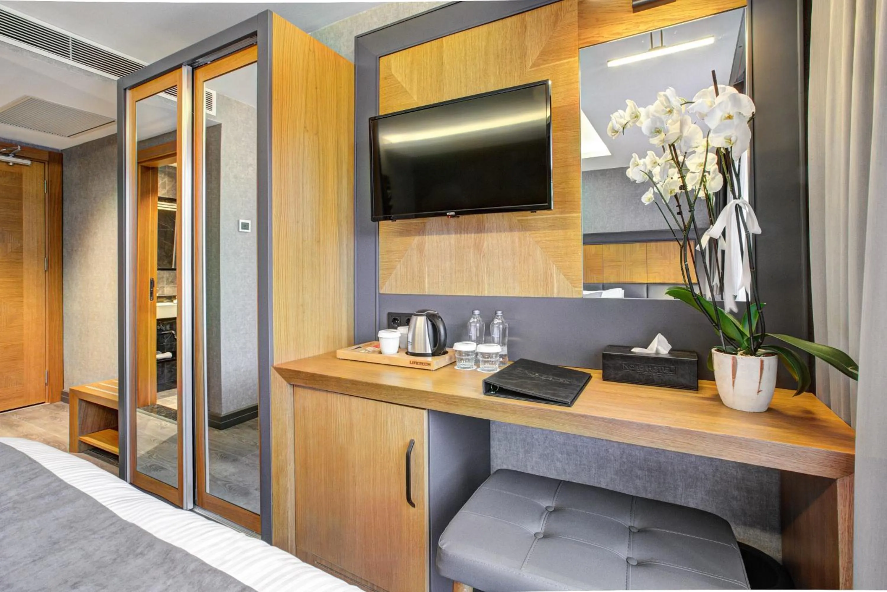 Coffee/tea facilities, TV/Entertainment Center in No12 Hotel Sultanahmet