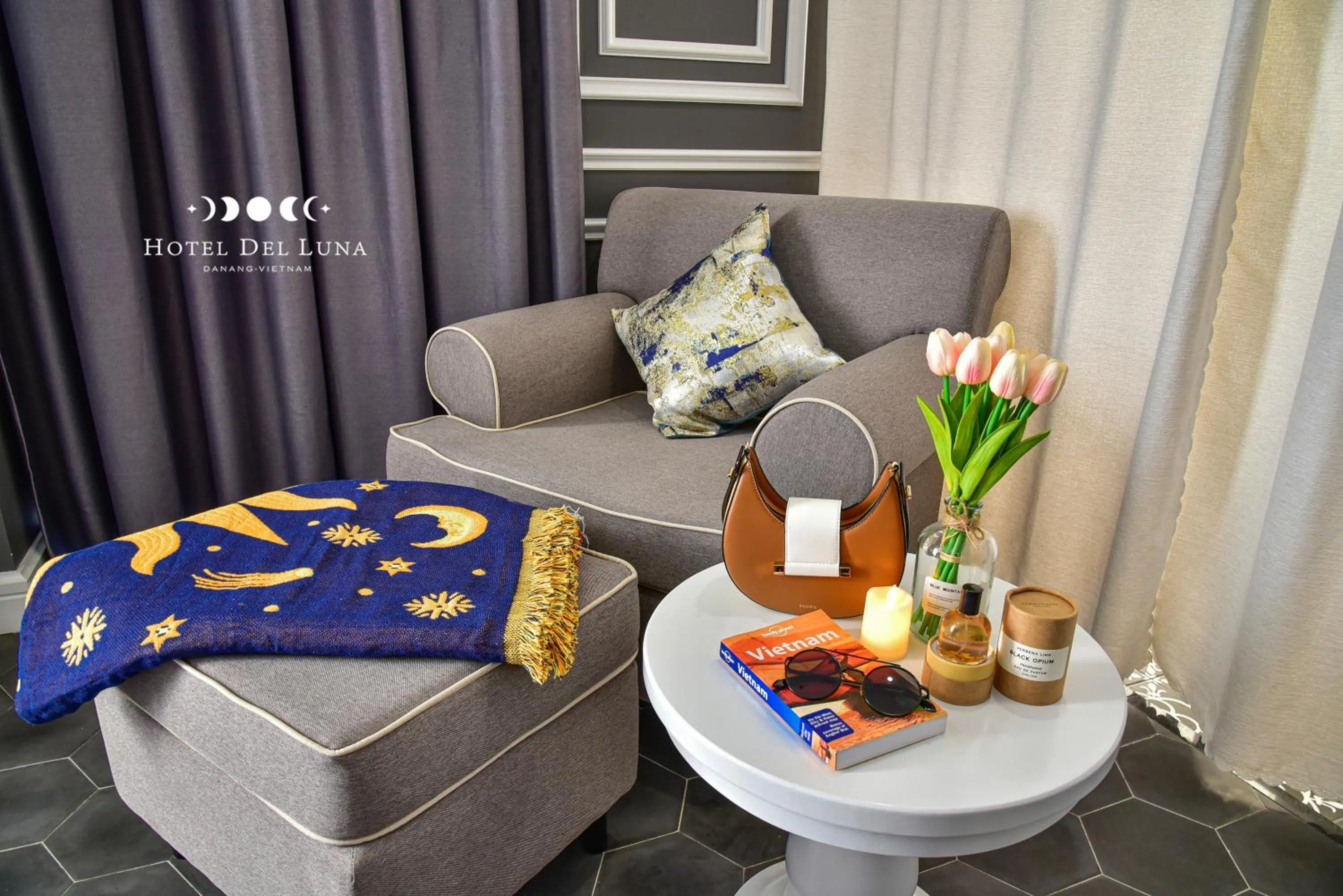 Seating area in Hotel Del Luna Boutique