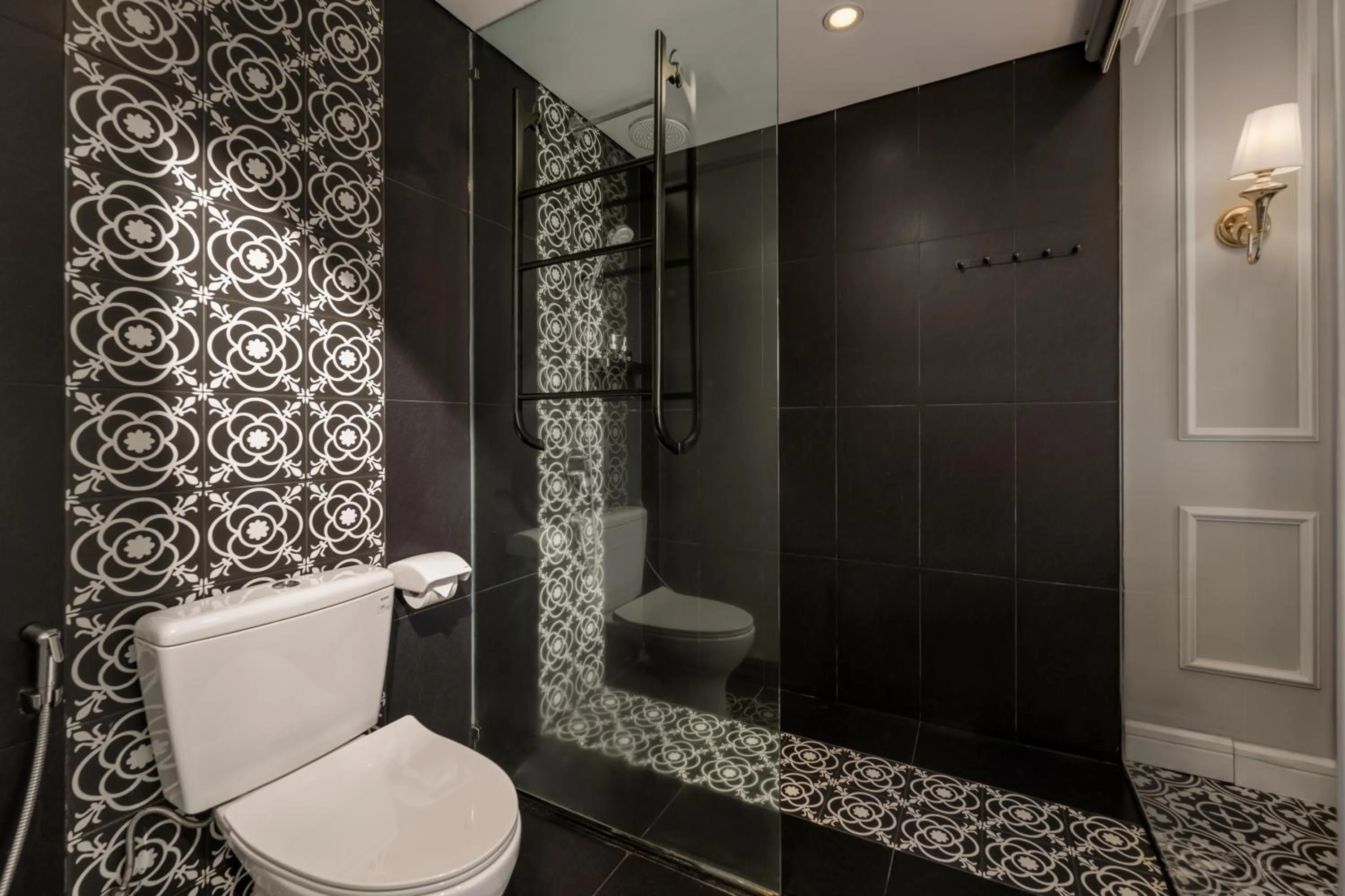 Shower in Hotel Del Luna Boutique