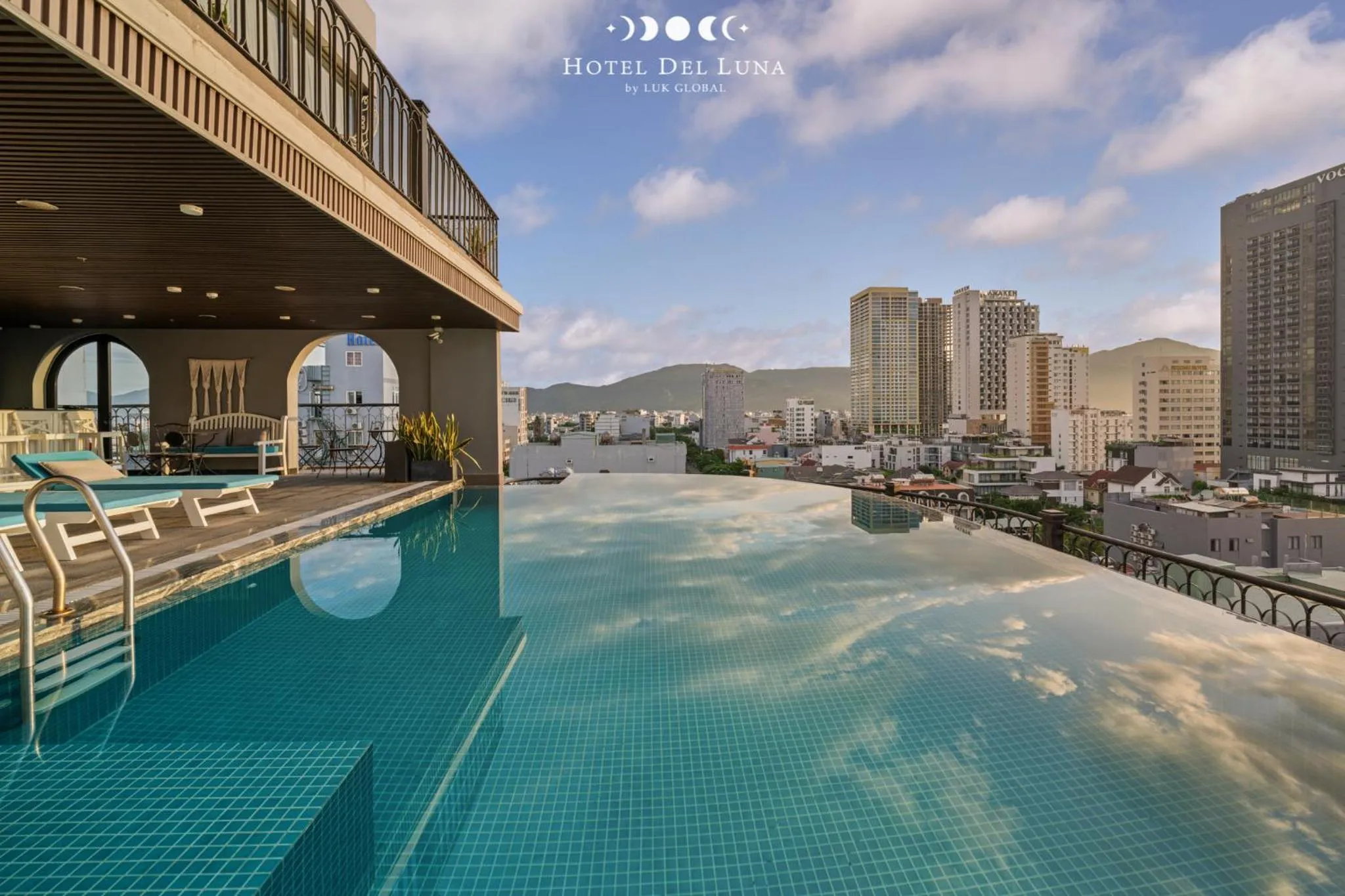 Swimming pool in Hotel Del Luna Boutique