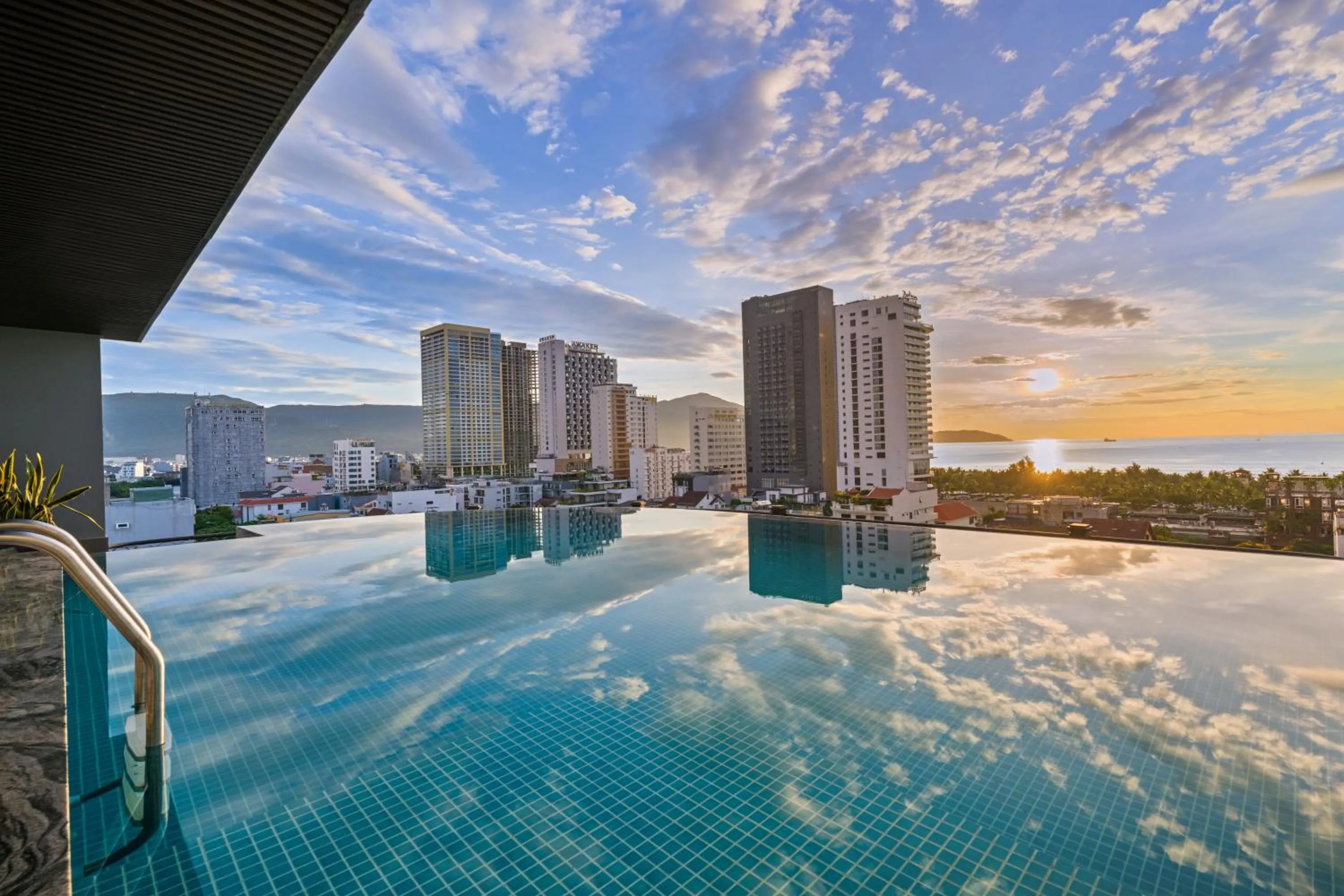 Swimming pool in Hotel Del Luna Boutique