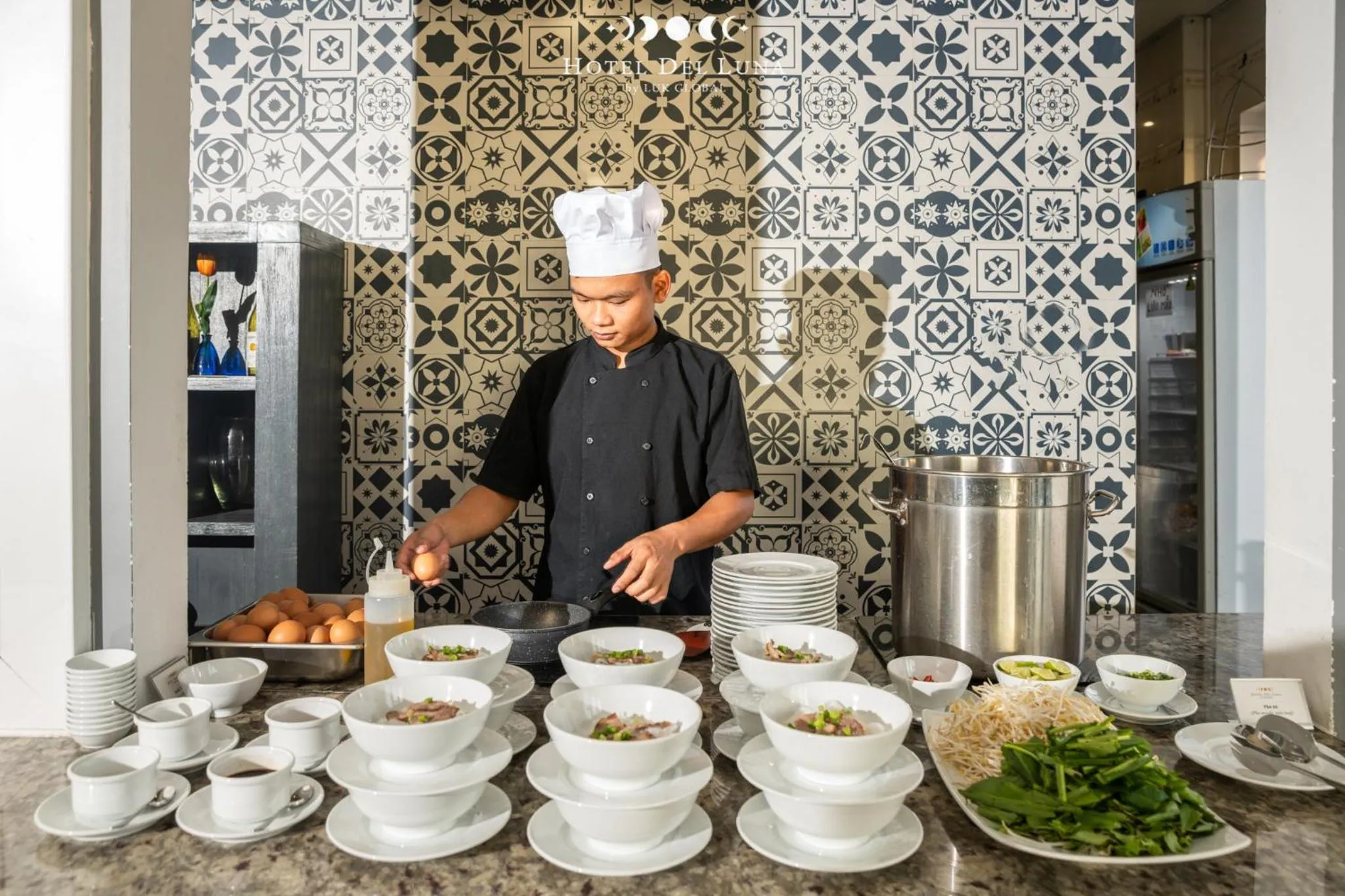 Restaurant/places to eat in Hotel Del Luna Boutique