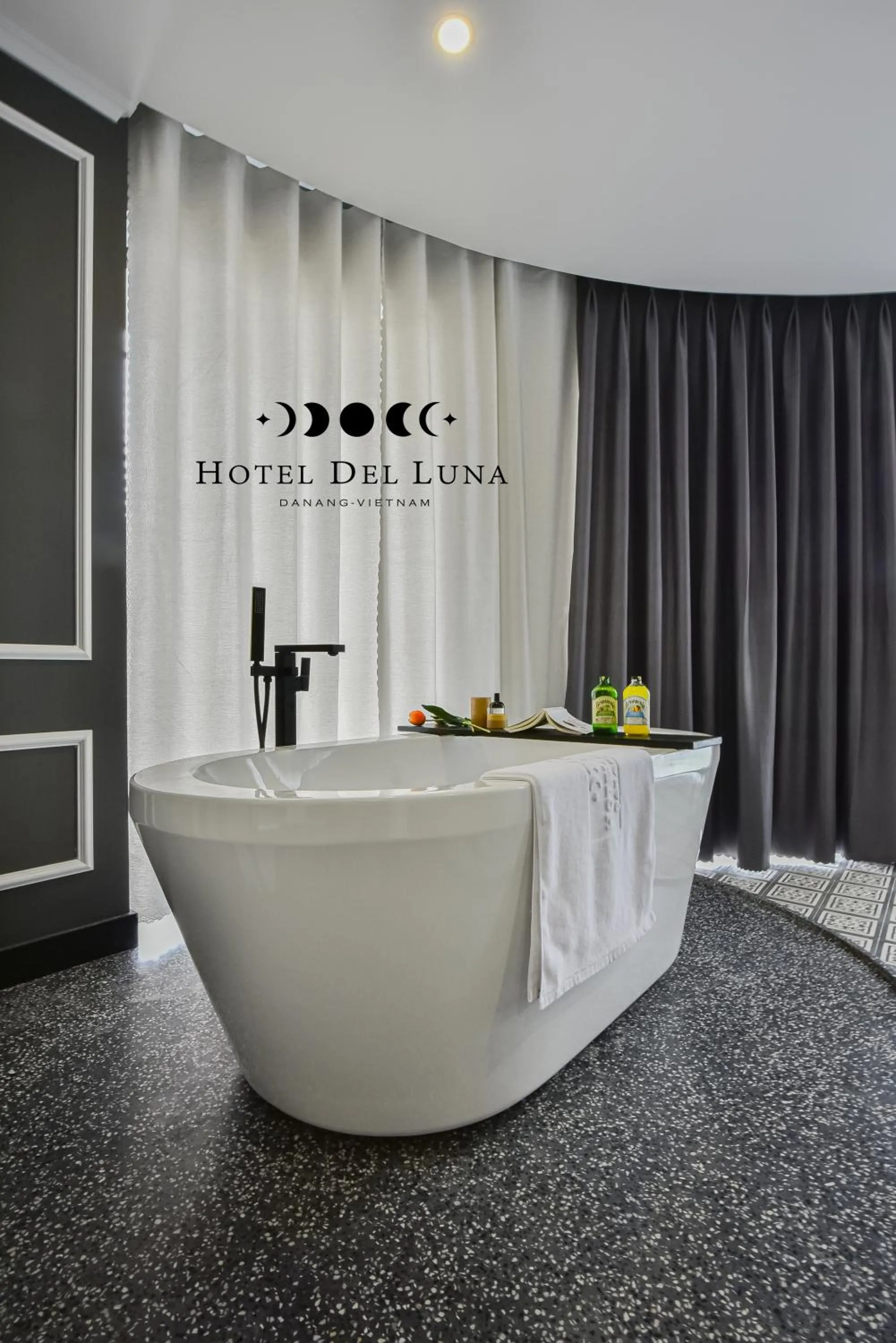 Bath in Hotel Del Luna Boutique
