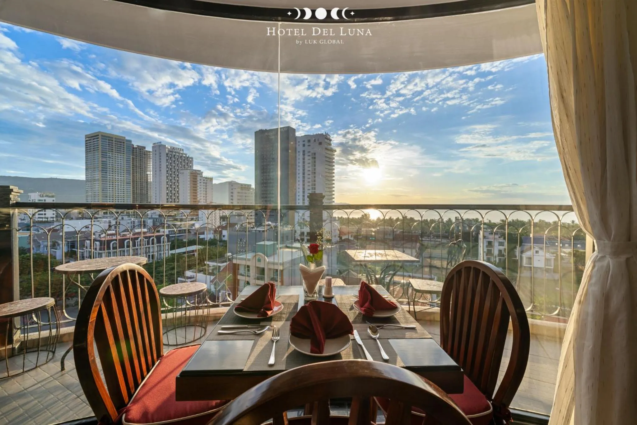 Restaurant/places to eat in Hotel Del Luna Boutique