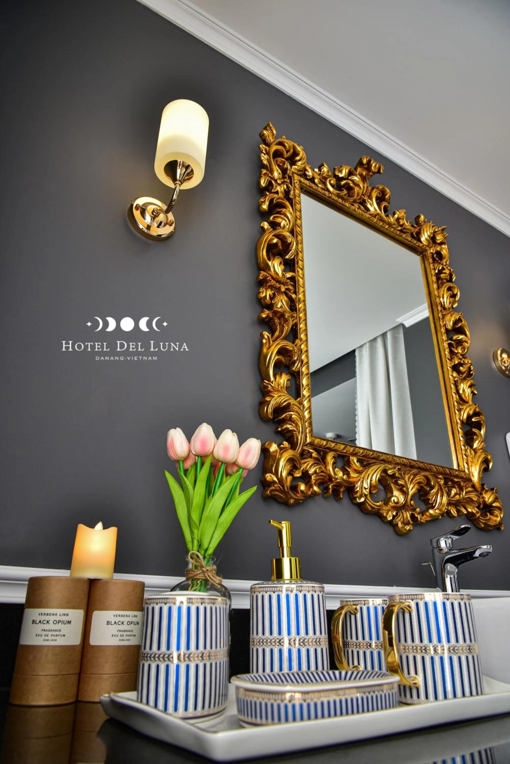 Toilet in Hotel Del Luna Boutique