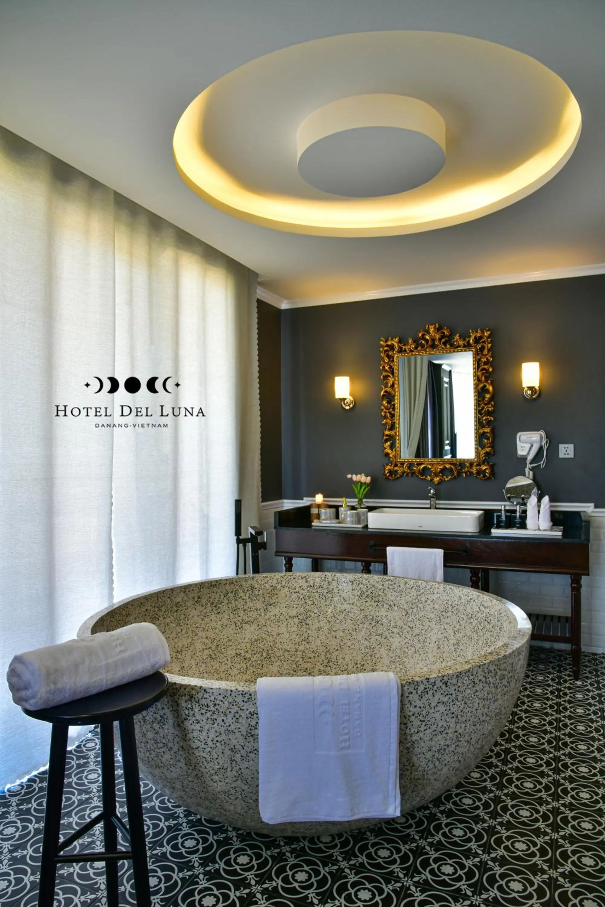 Toilet in Hotel Del Luna Boutique