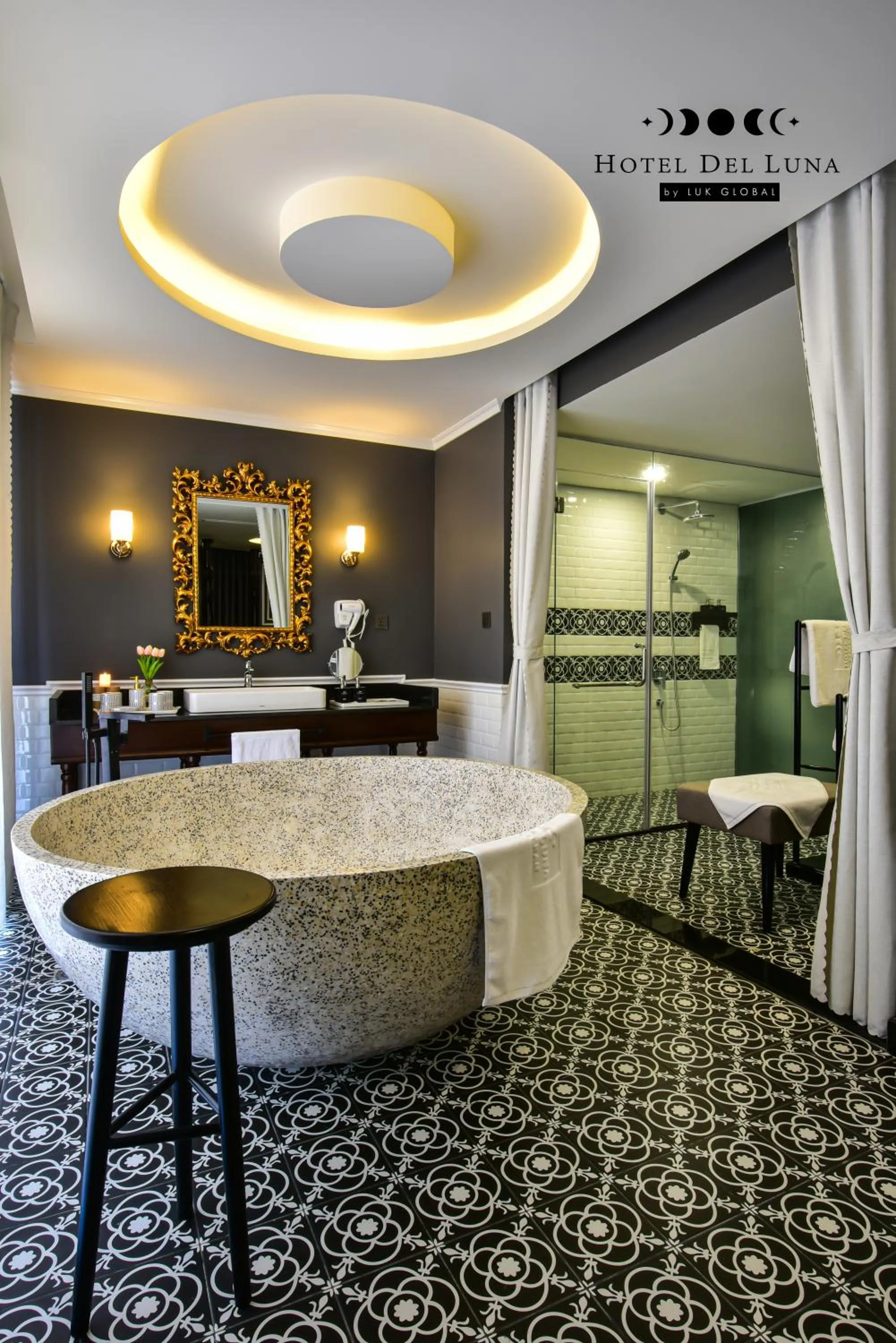 Bath in Hotel Del Luna Boutique