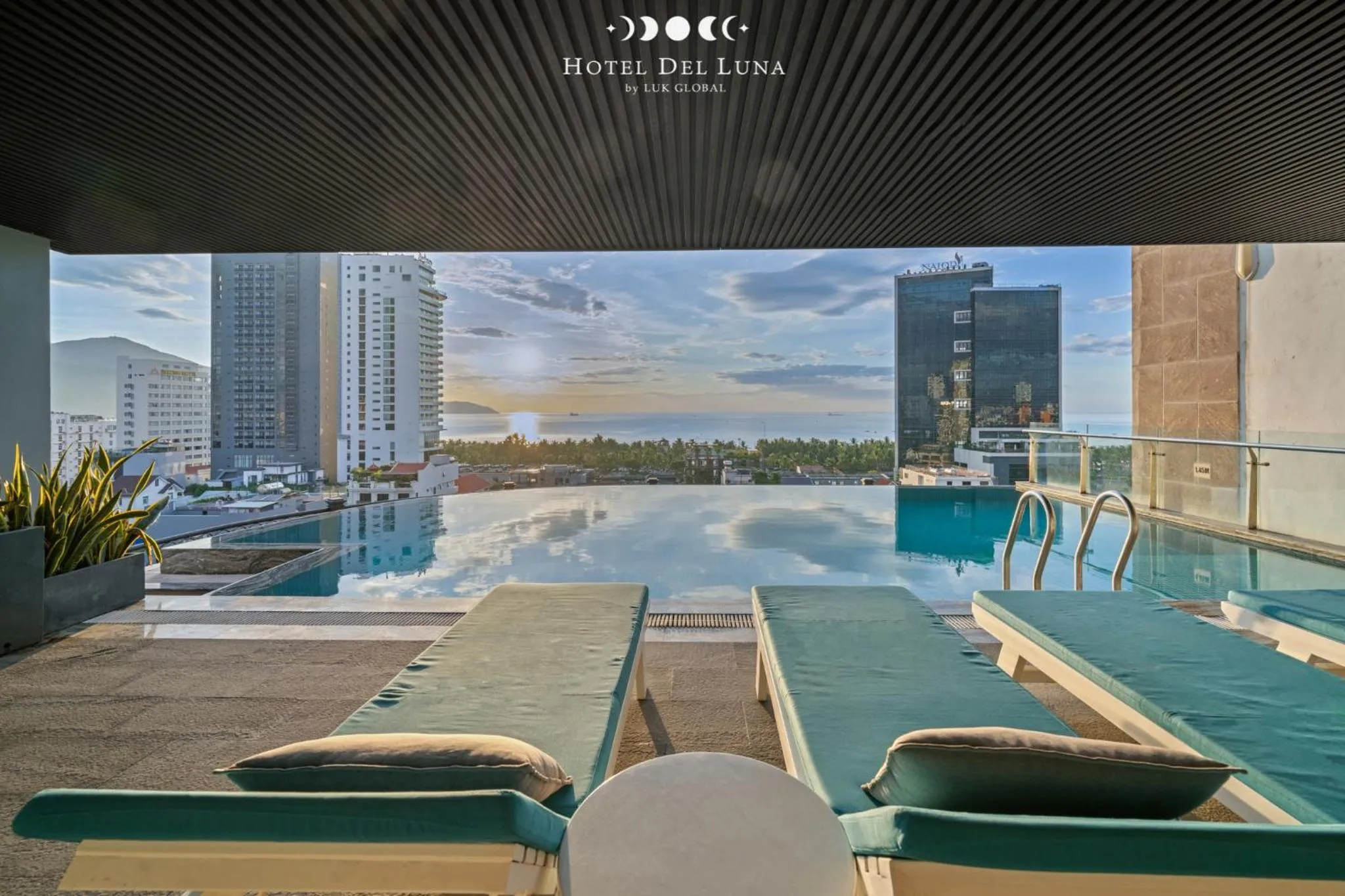 Swimming pool in Hotel Del Luna Boutique