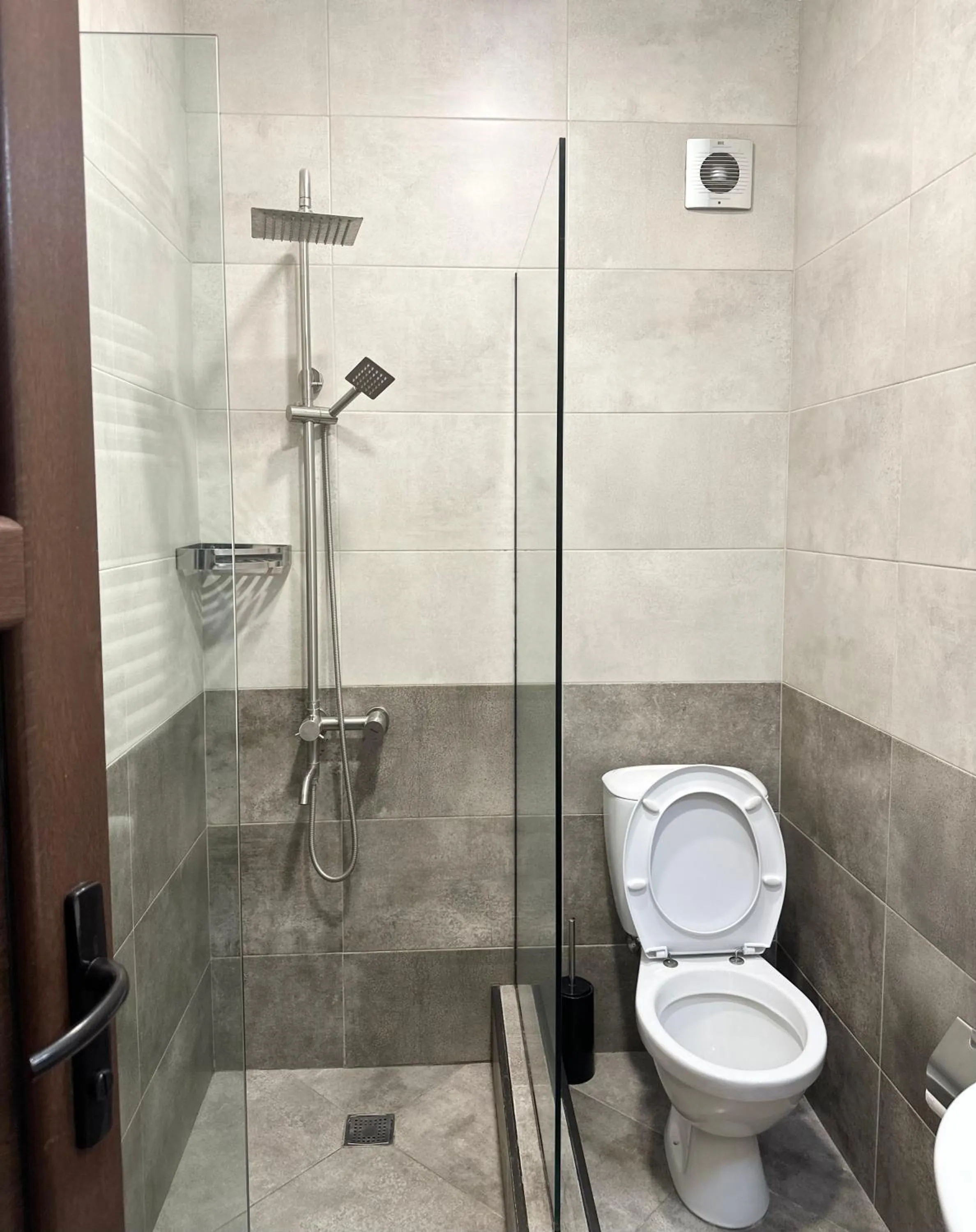 Shower in Hotel Axien Kazbegi