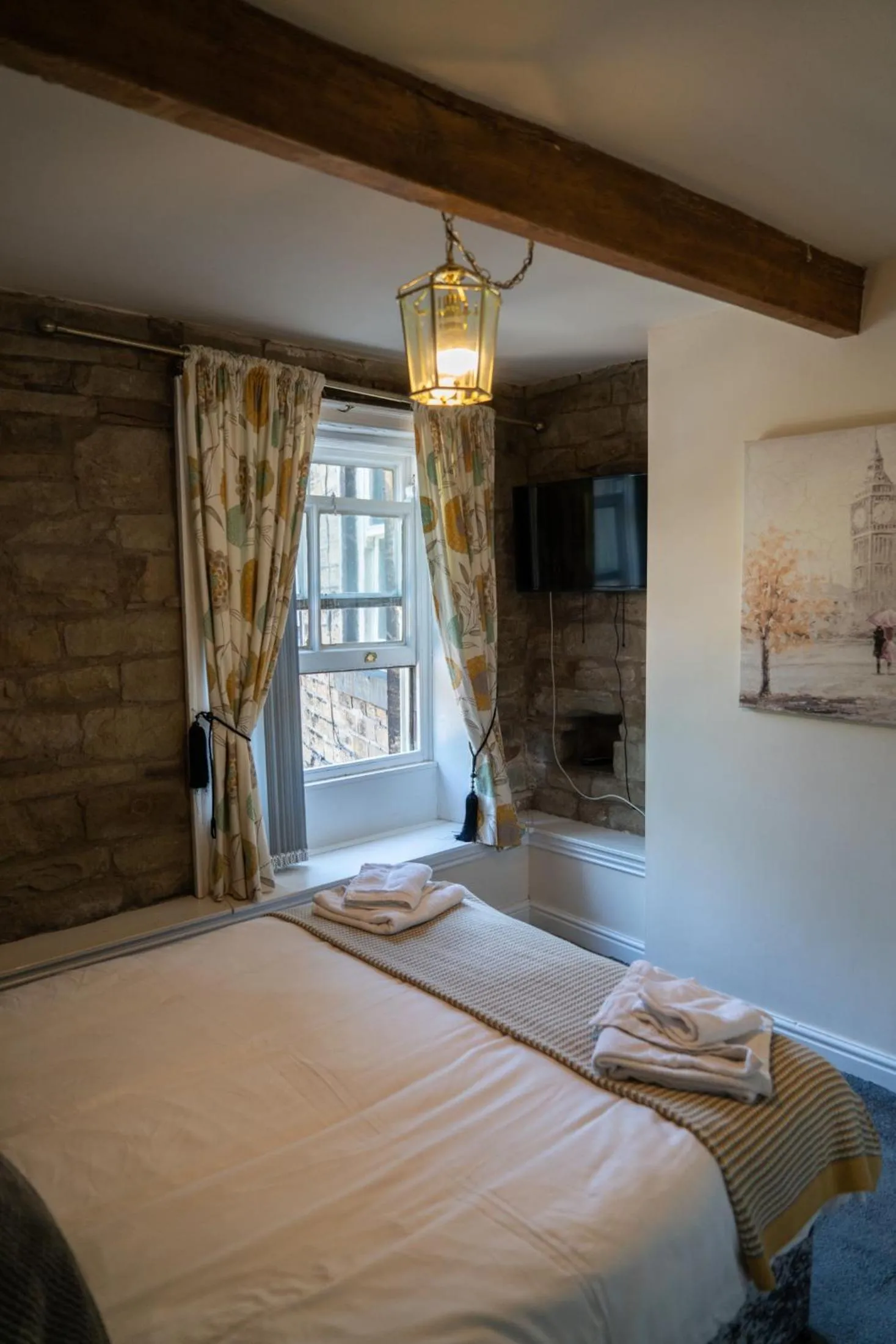 Photo of the whole room, Bed in The White Horse Inn