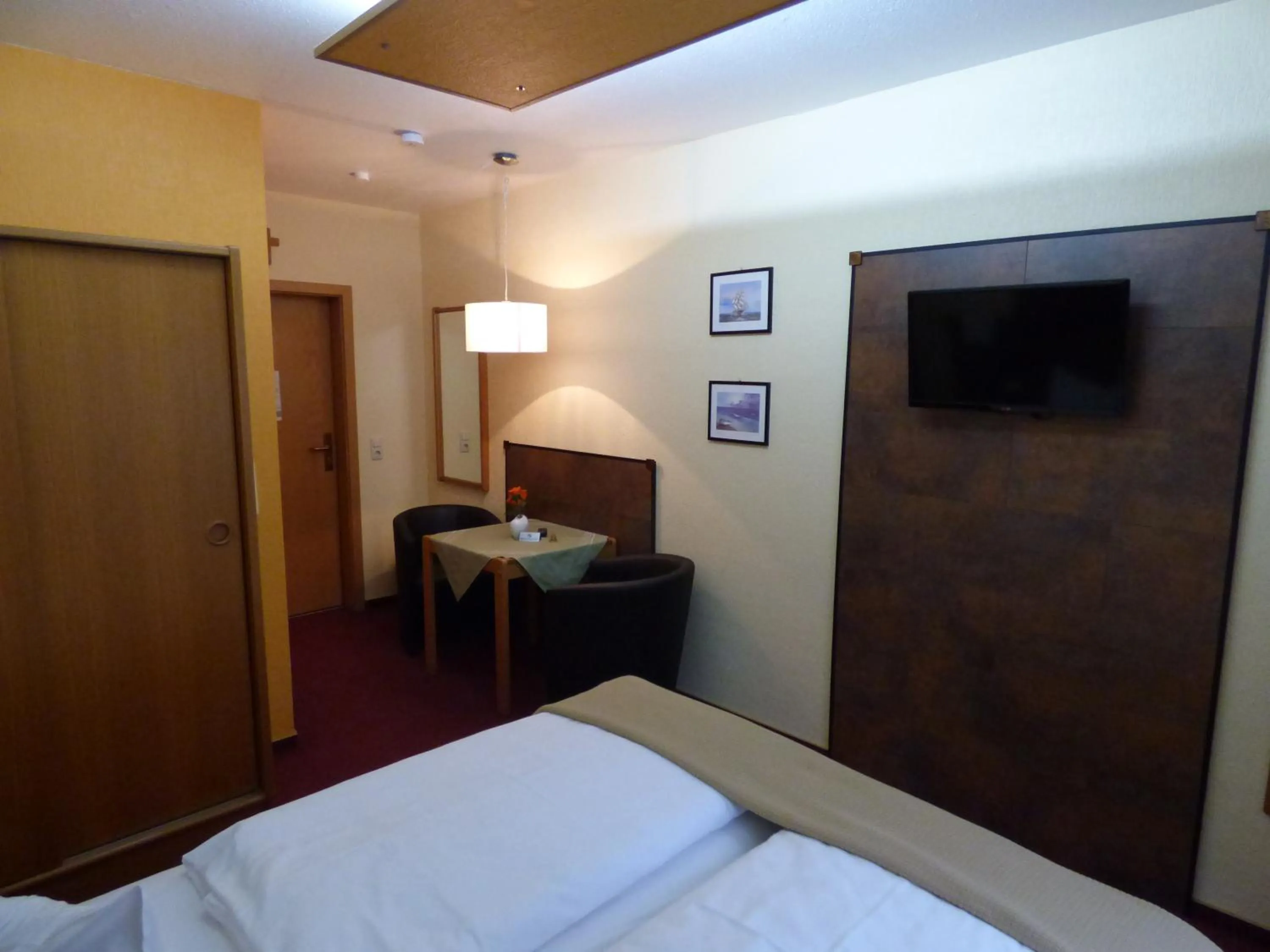 Photo of the whole room, Bed in Hotel Nußknacker