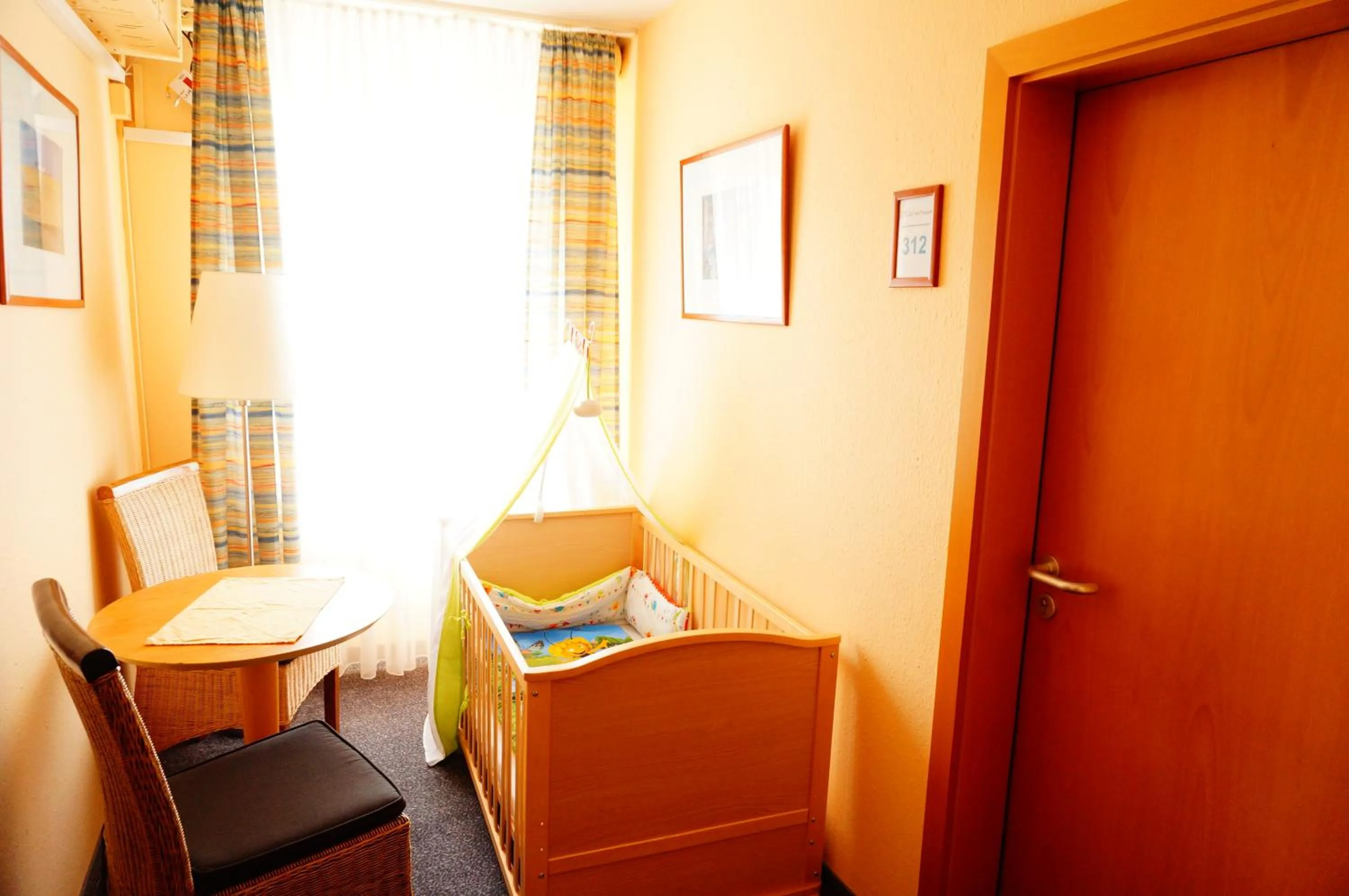 cot in Hotel am Tierpark