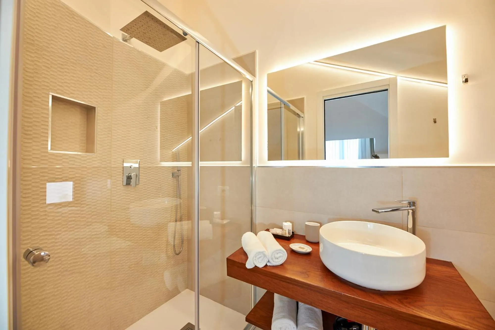 Superior Suite with Sea View in Villa Rosa Residence