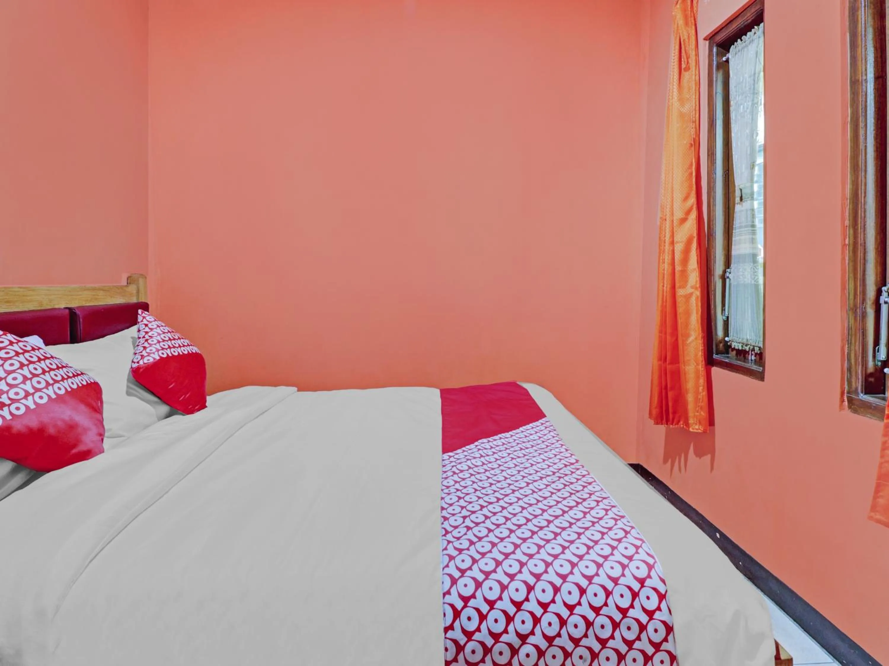 Photo of the whole room, Bed in OYO 90454 Adinda Homestay Cibodas Lembang