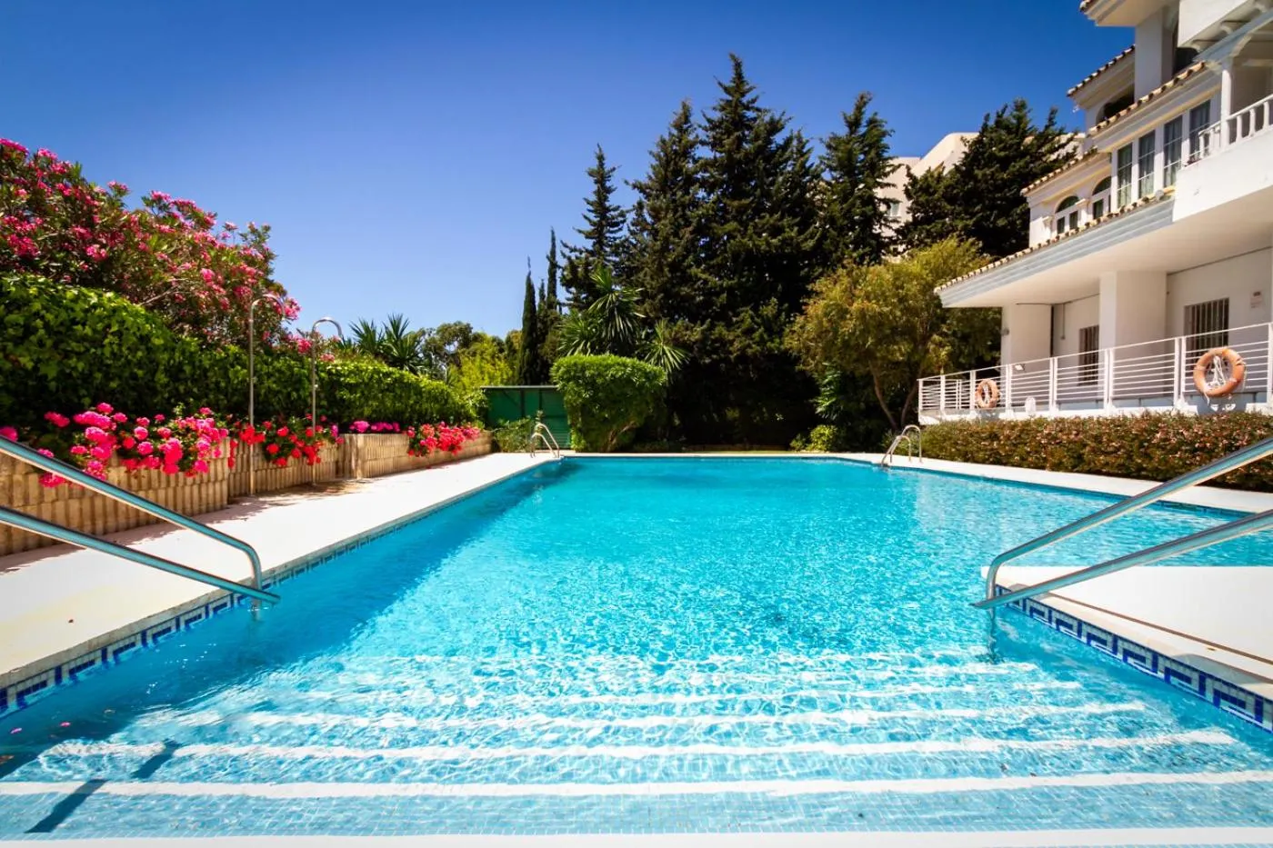 MARBELLA BANUS SUITES - Iris Tropical Garden Banús Suite Apartment