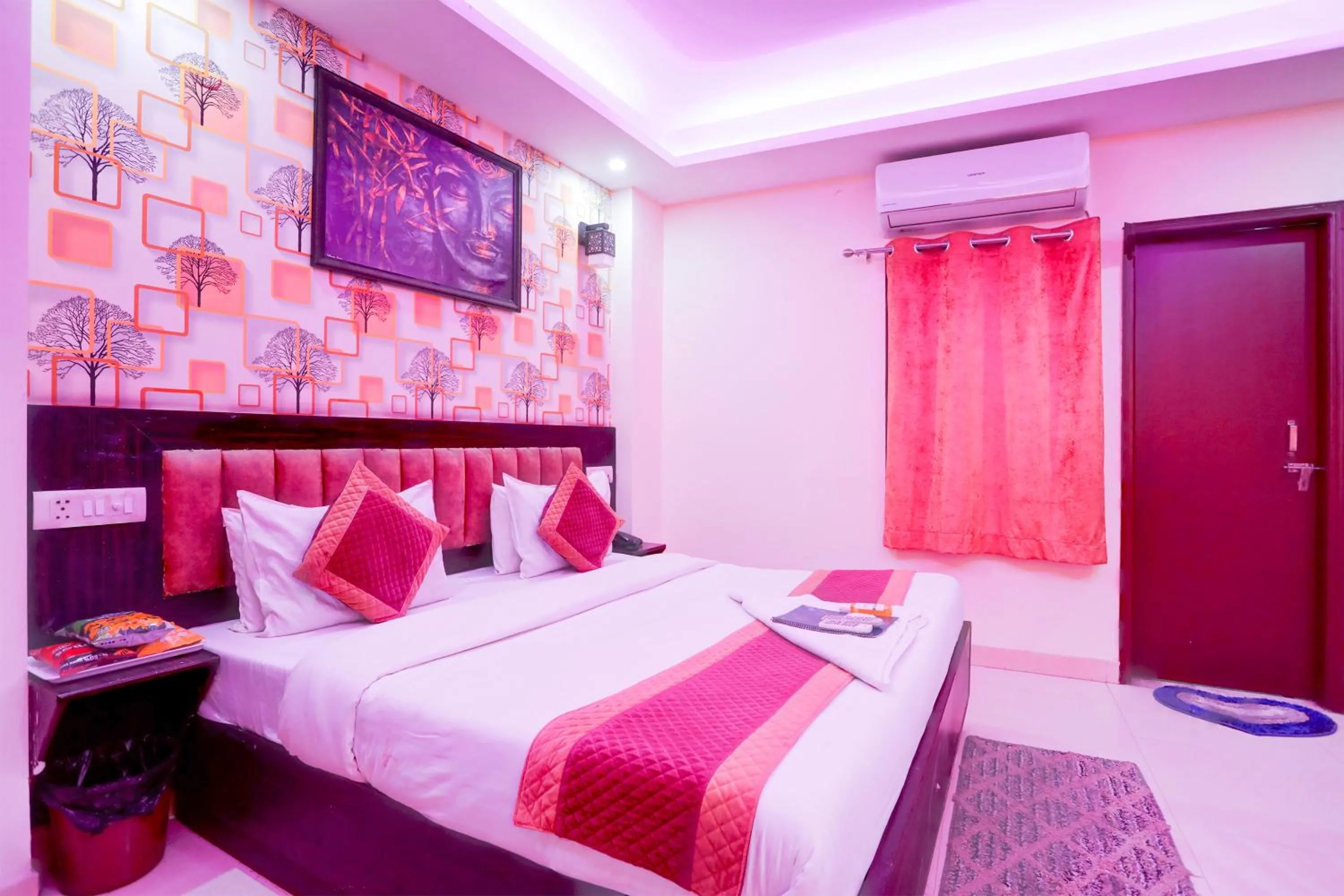 Bed in Hotel Royal Sky Luxury Near Delhi Airport