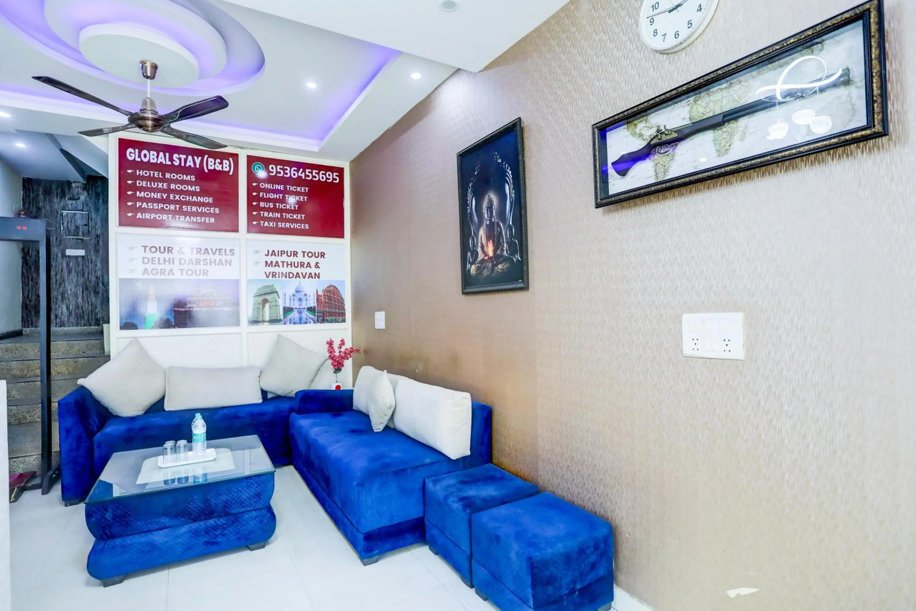 Living room in Hotel Royal Sky Luxury Near Delhi Airport