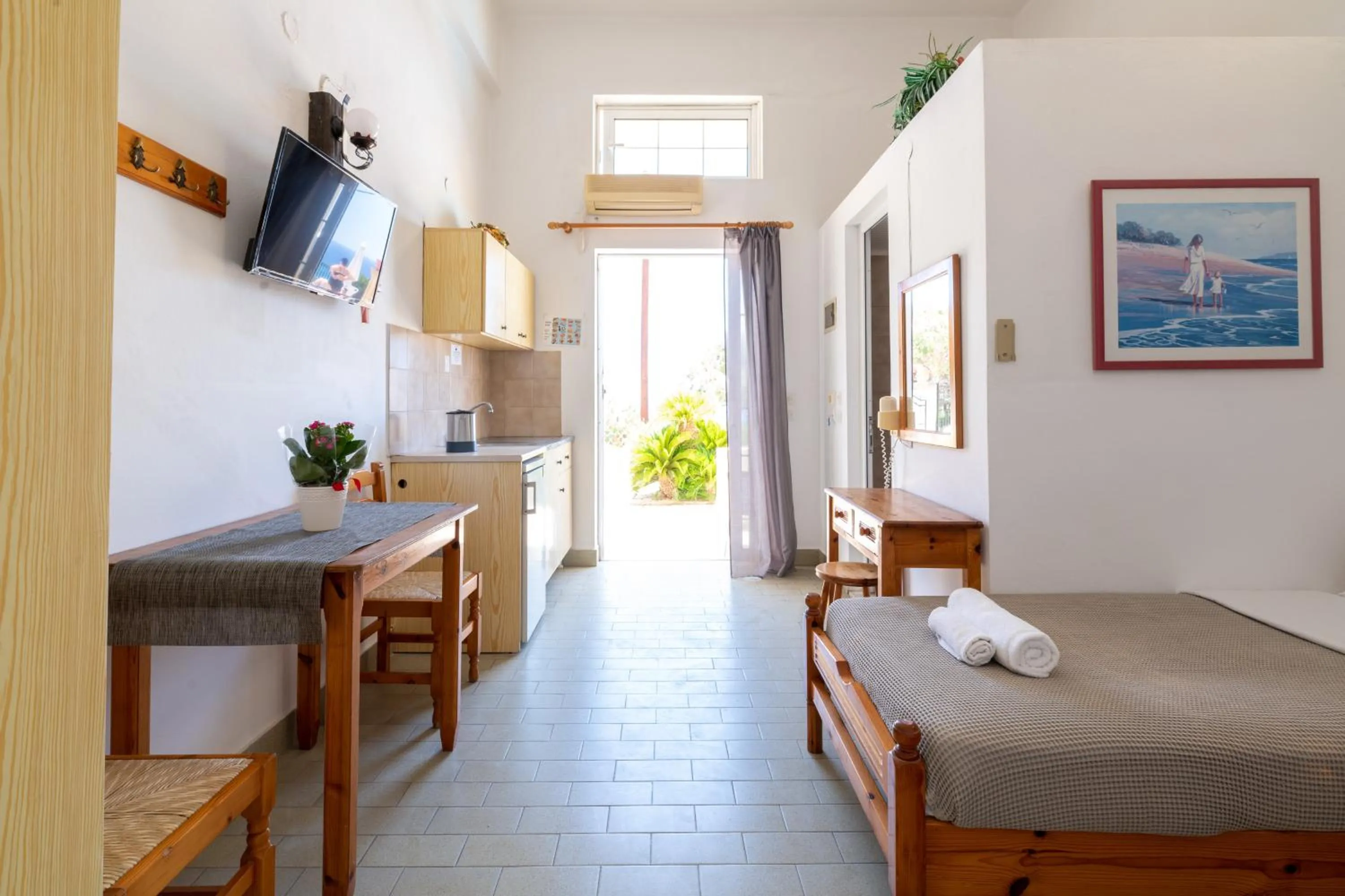 Kitchen or kitchenette, Bed in Pefkos View Apartments