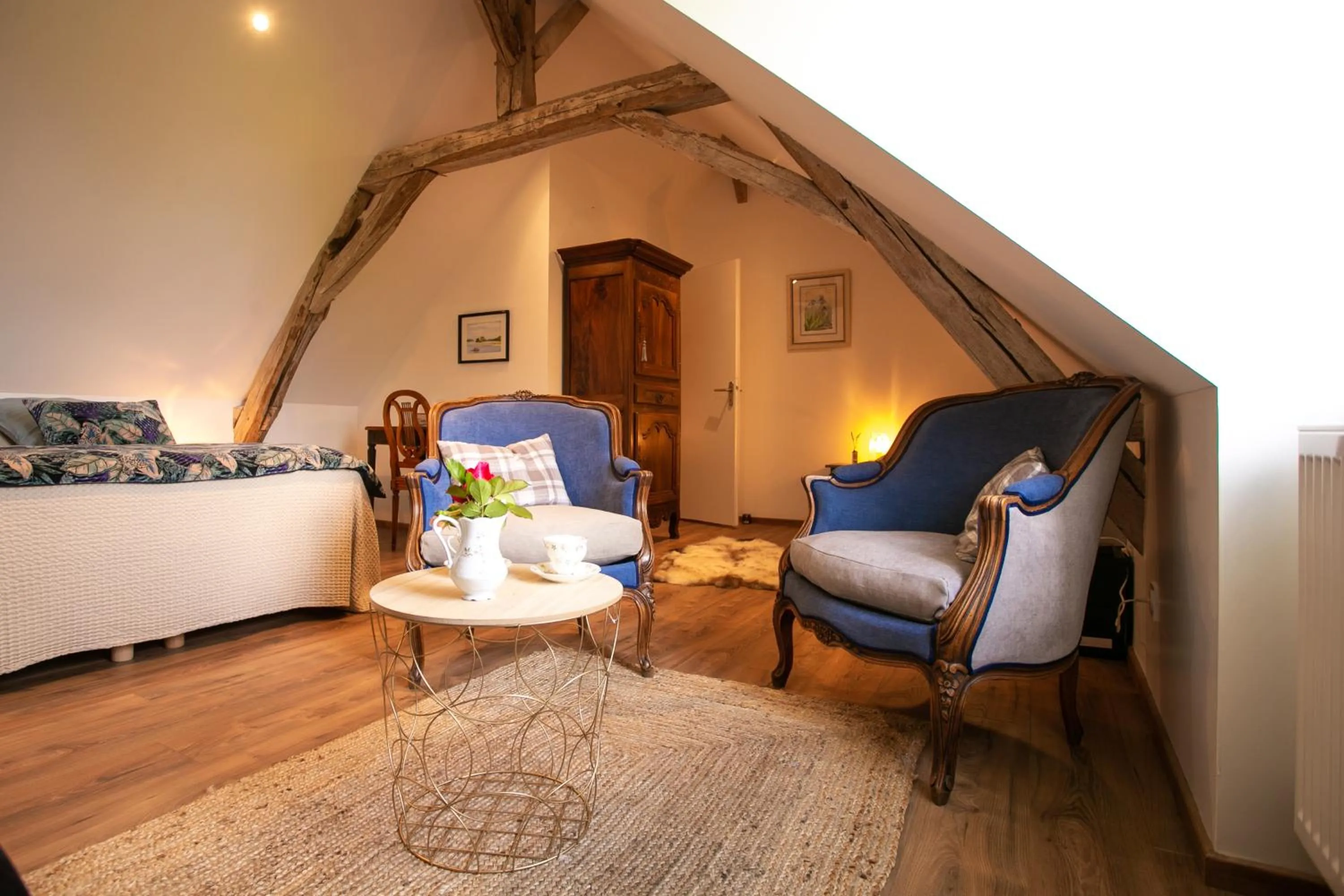 Seating area in L'ANGELINE