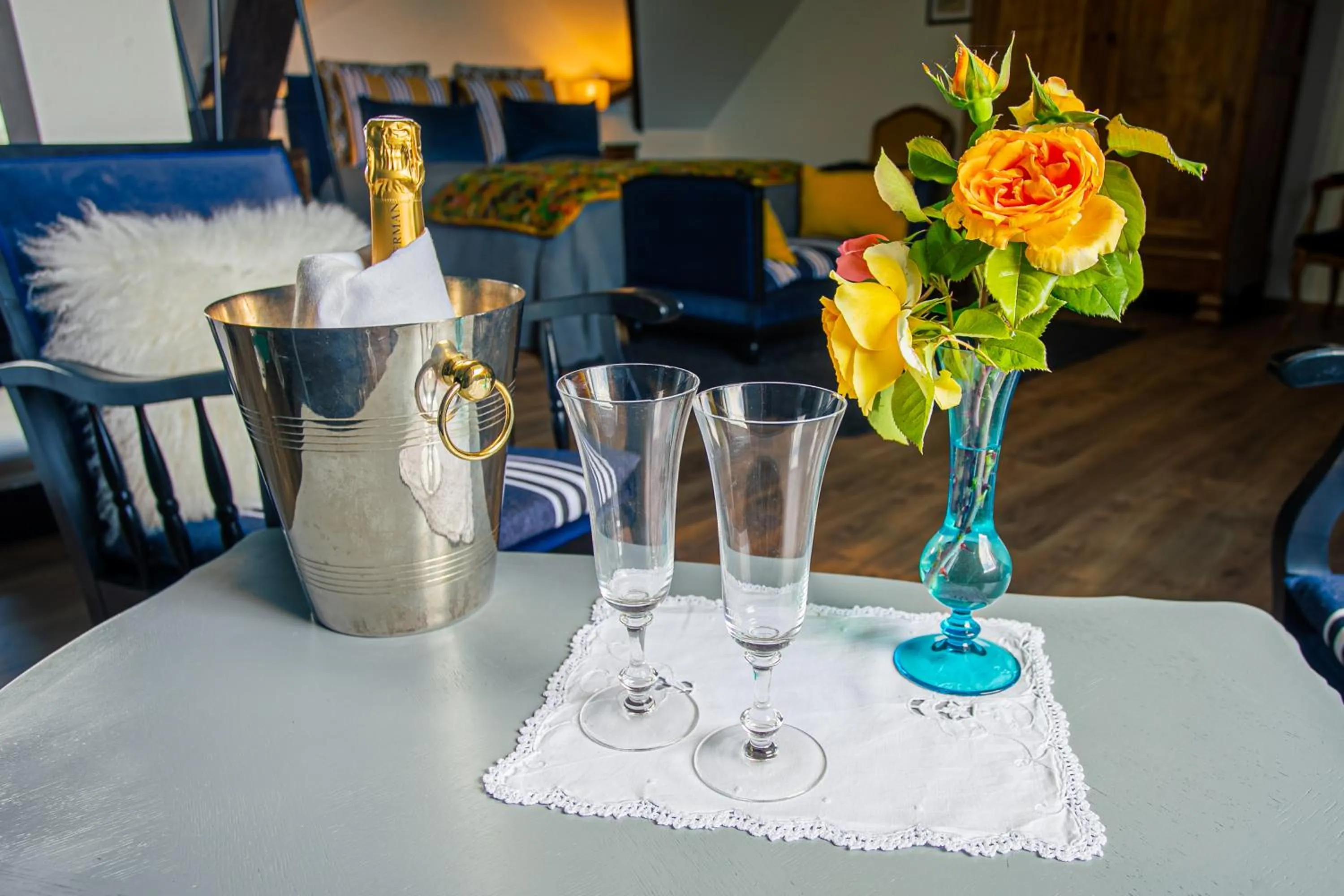 Seating area in L'ANGELINE