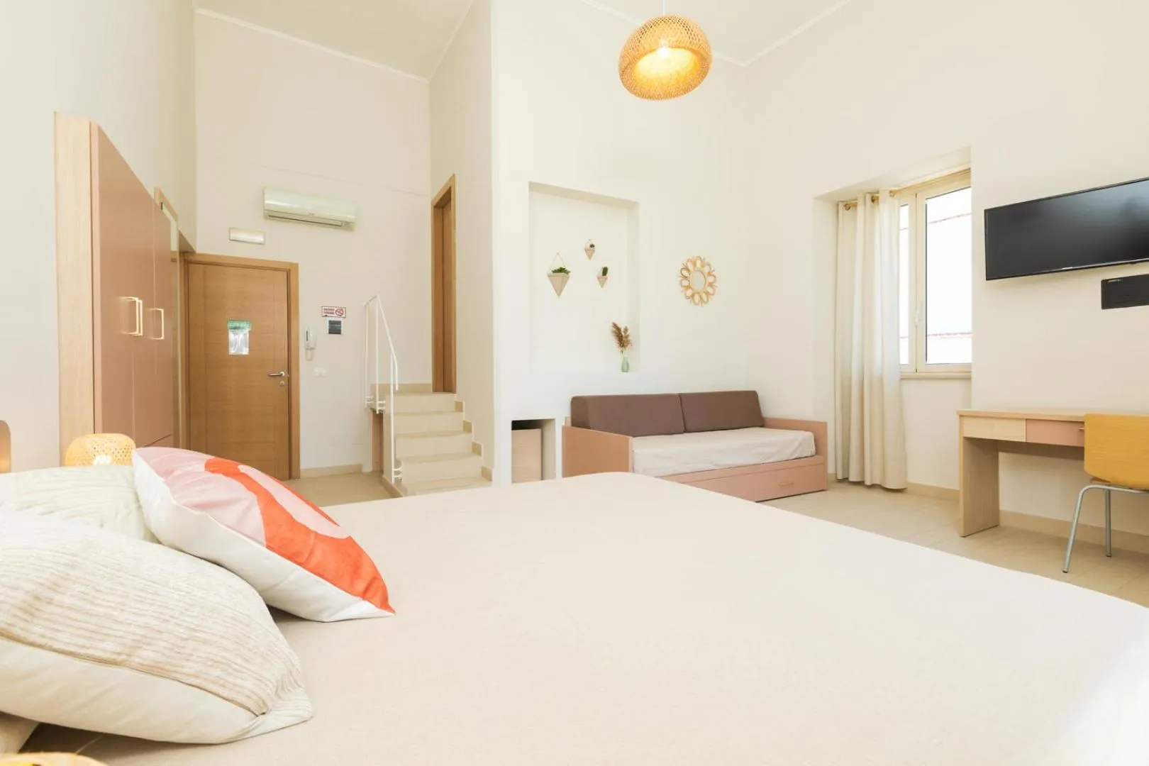 Photo of the whole room, Bed in Viesthouse B&B