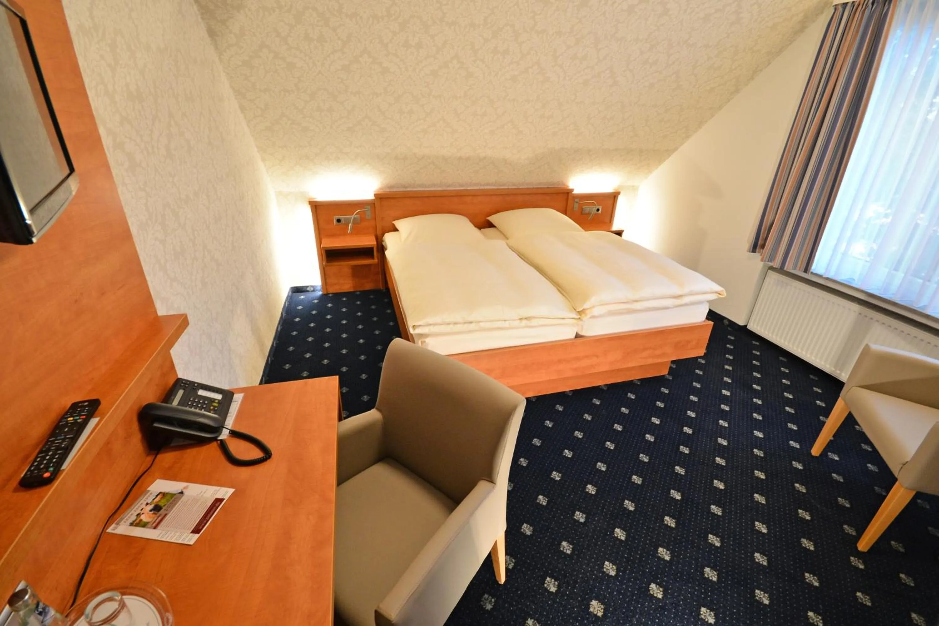 Photo of the whole room, Bed in Landgasthaus & Hotel Lindenhof