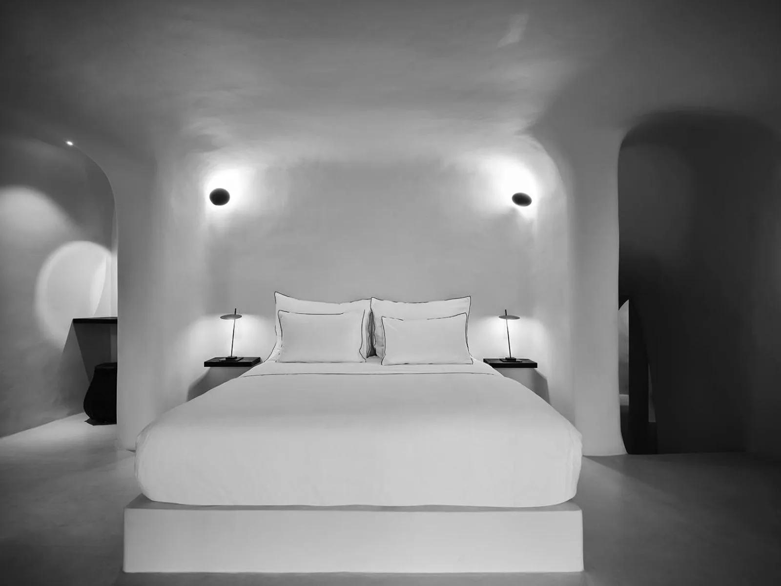 Photo of the whole room, Bed in Abyss Santorini