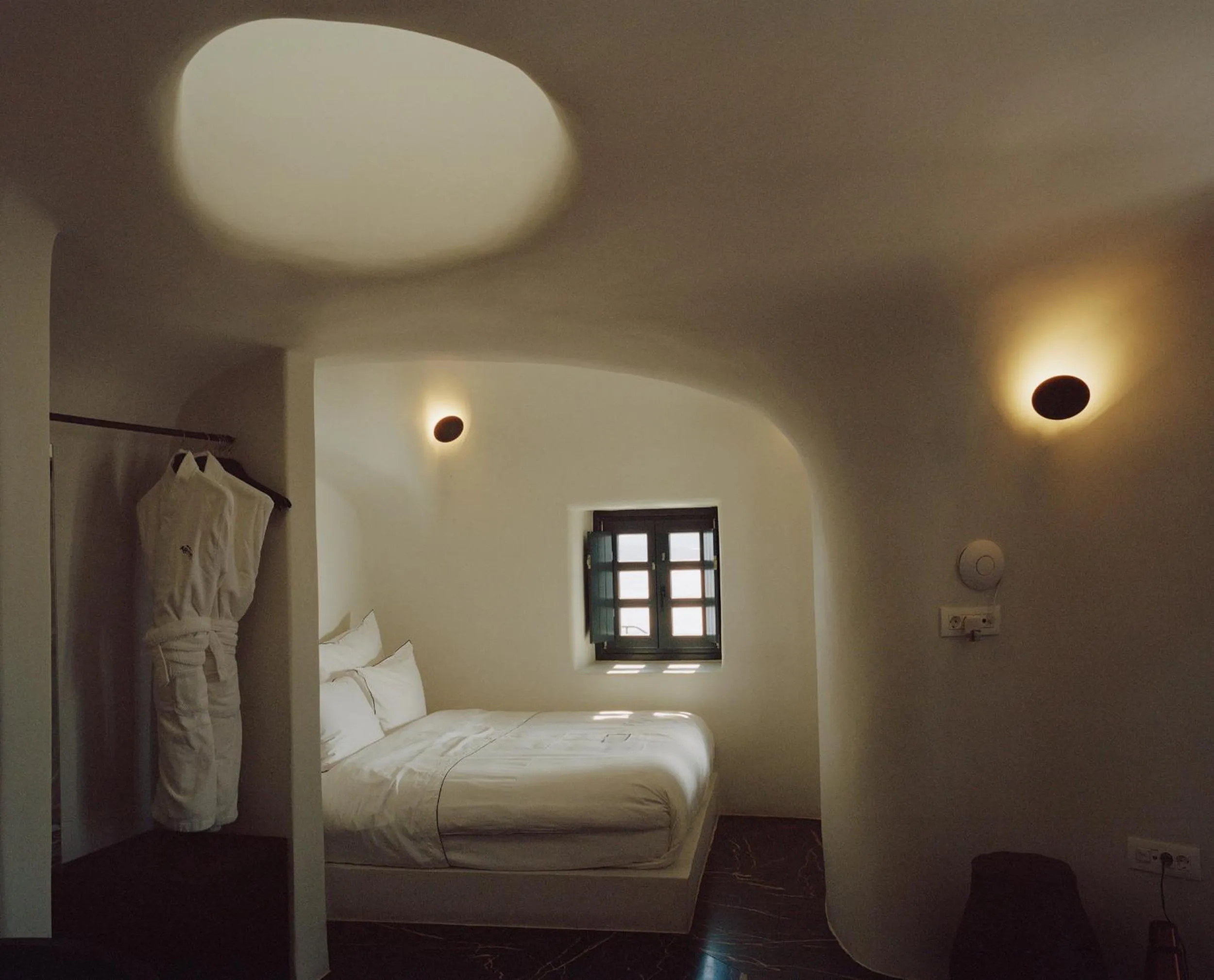 Bedroom, Bed in Abyss Santorini