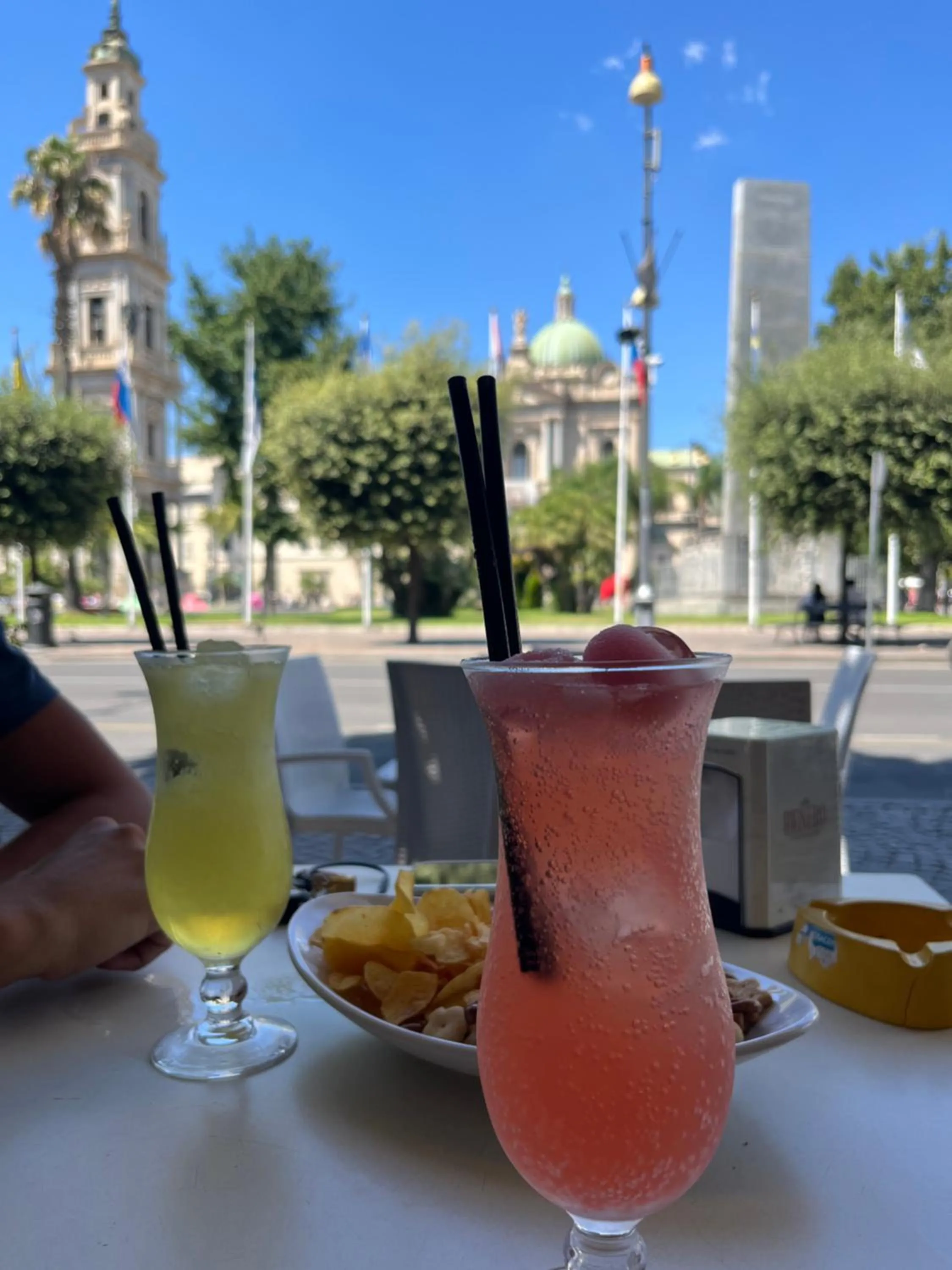 Food and drinks in Love inn