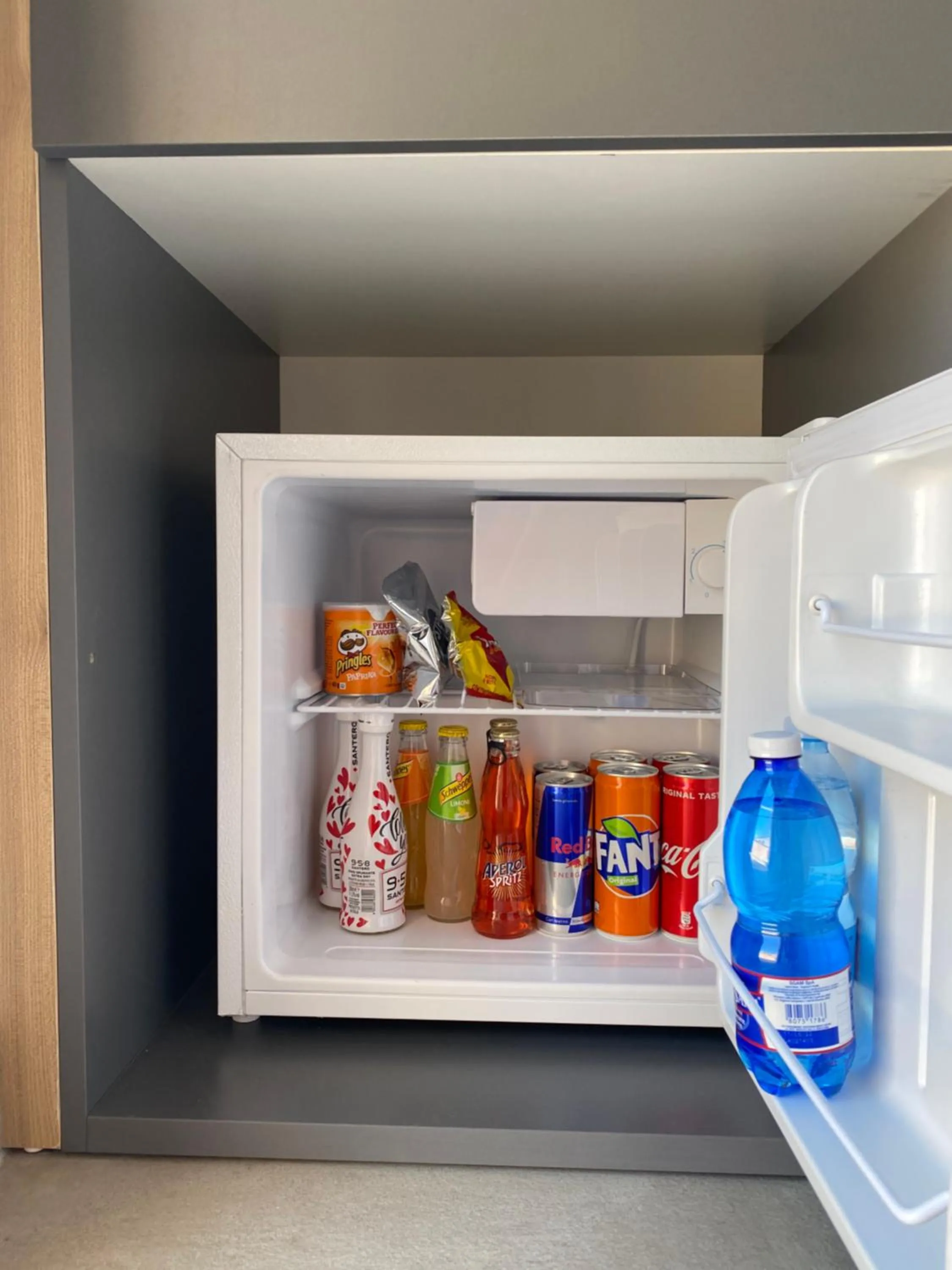 Restaurant/places to eat in Love inn