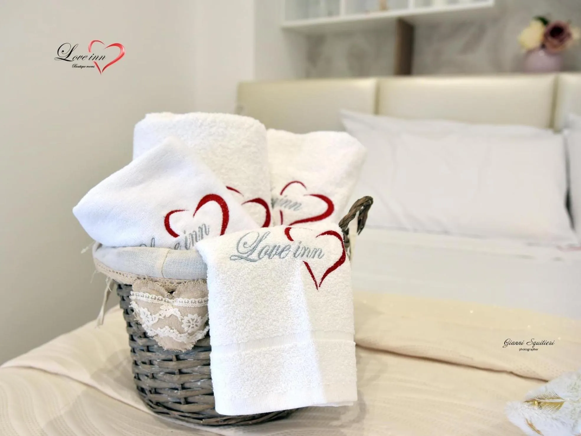 Logo/Certificate/Sign, Bed in Love inn