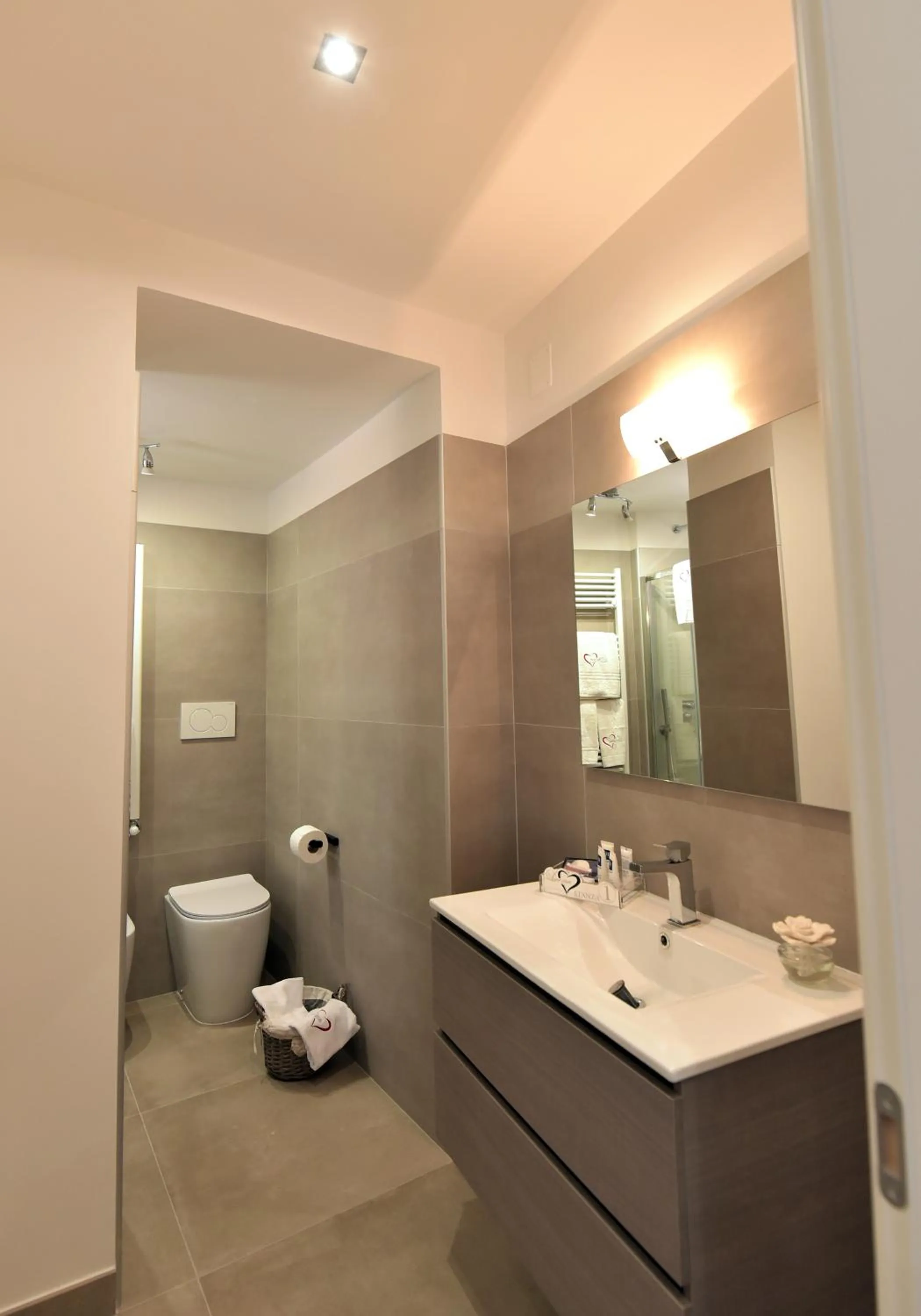 Bathroom in Love inn