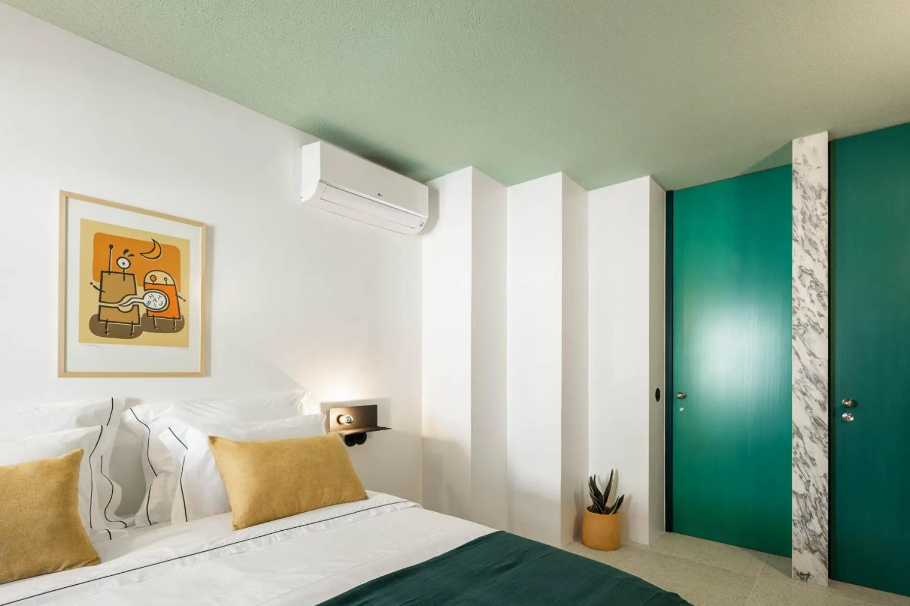 Bed in Covelo - The Original Rooms and Suites