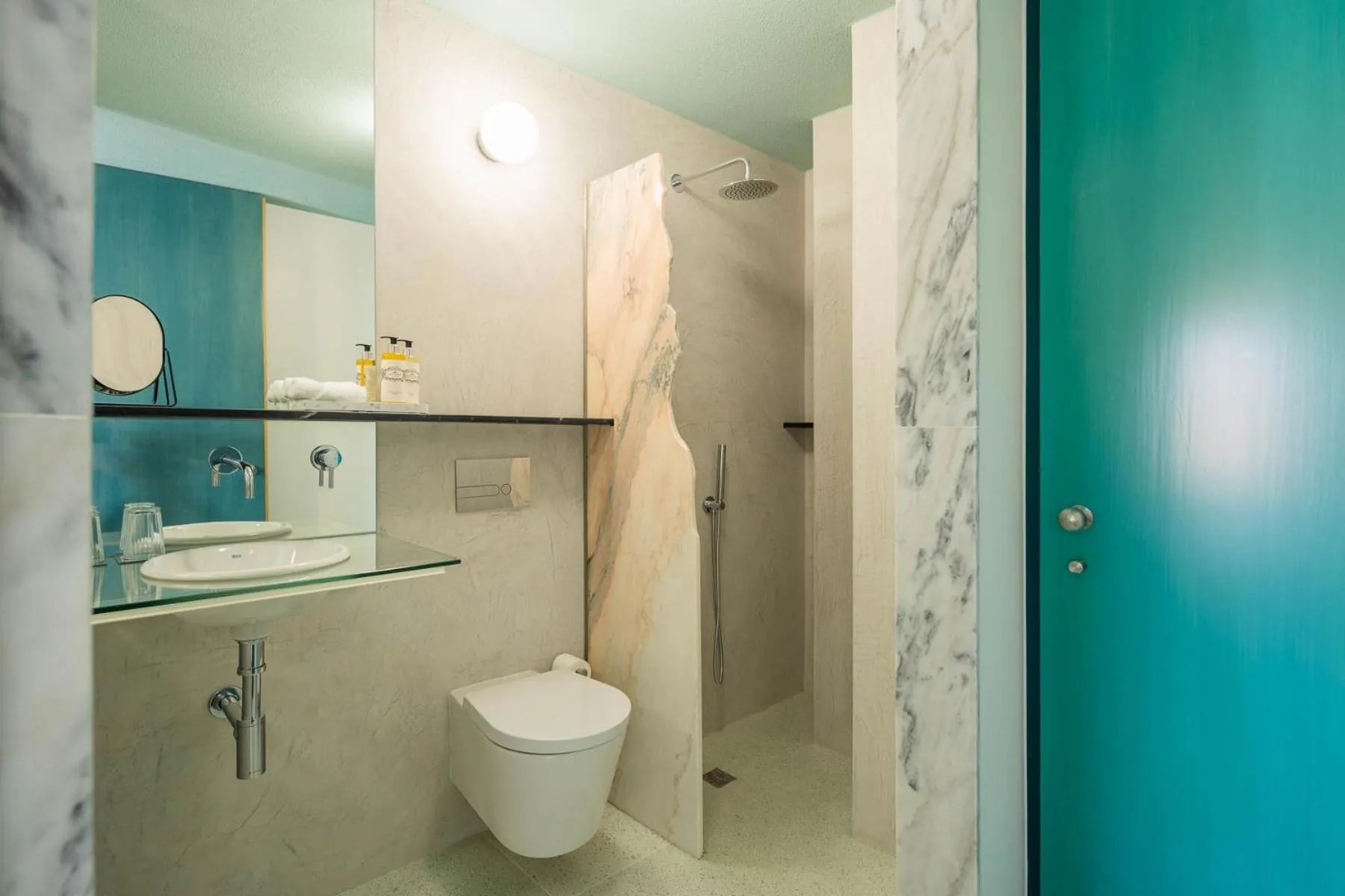 Bathroom in Covelo - The Original Rooms and Suites