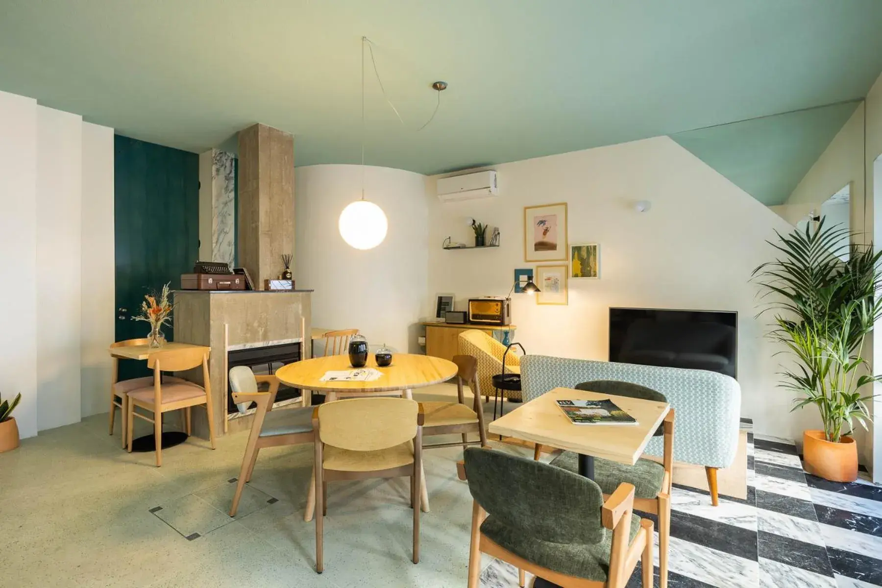 Lobby or reception in Covelo - The Original Rooms and Suites Lobby or reception in Covelo - The Original Rooms and Suites