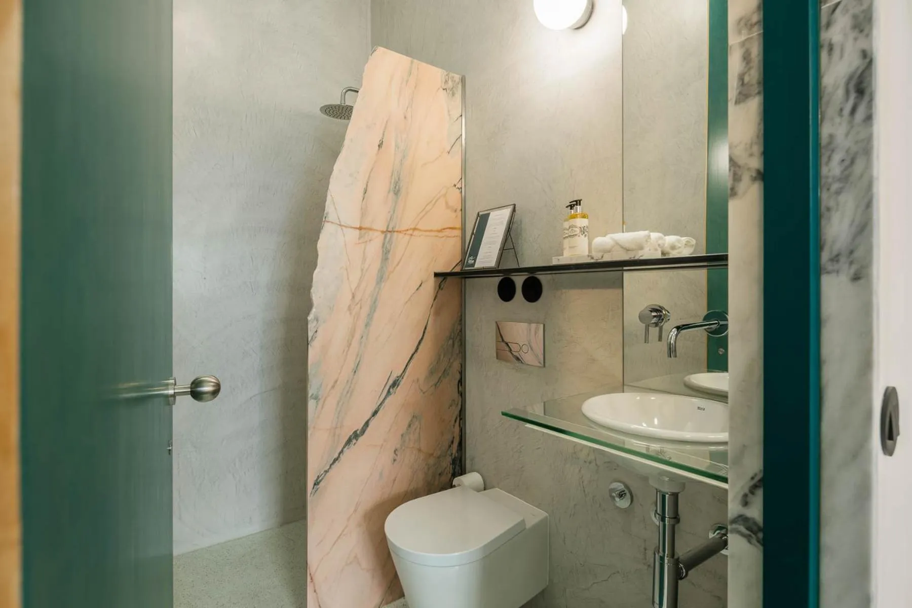 Bathroom in Covelo - The Original Rooms and Suites